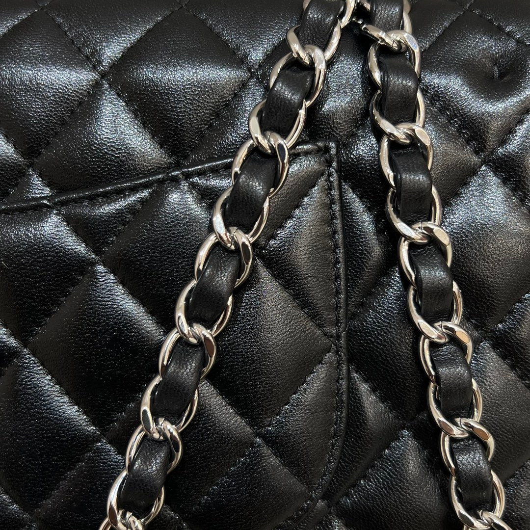 FLAP BAG 25CM HARDWARE BLACK LAMBSKIN