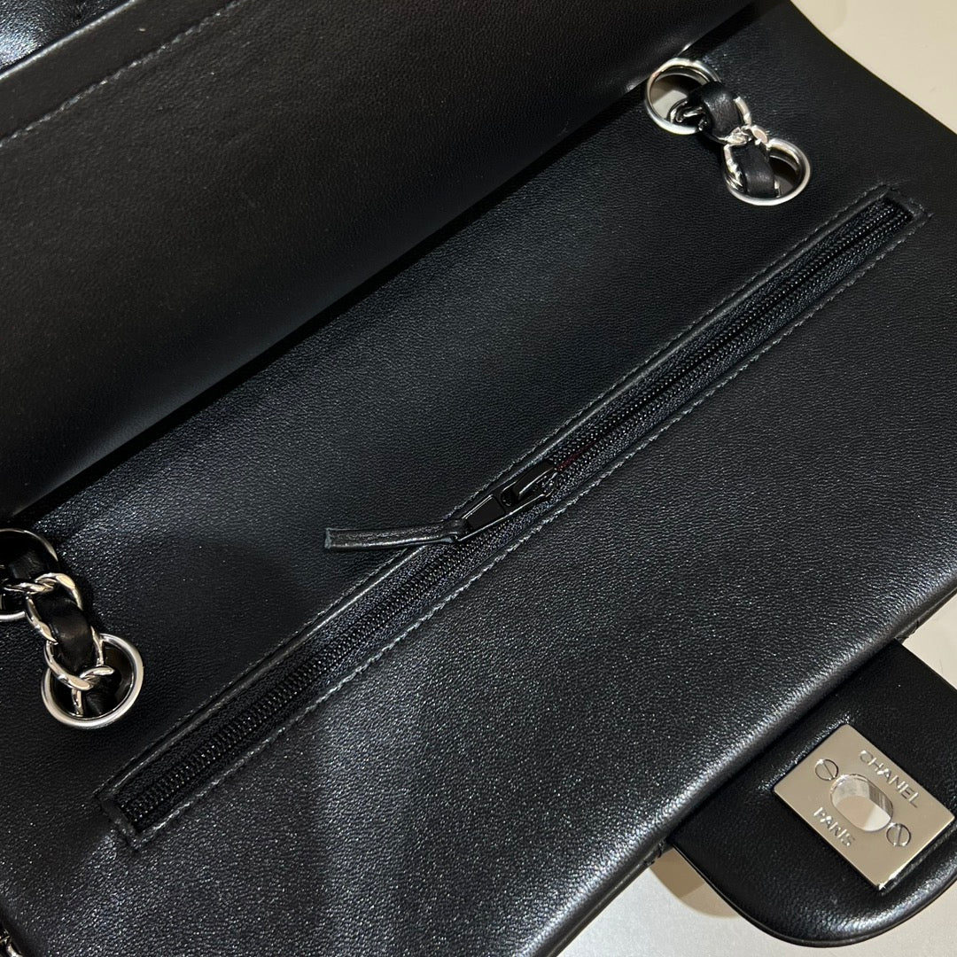 FLAP BAG 25CM HARDWARE BLACK LAMBSKIN