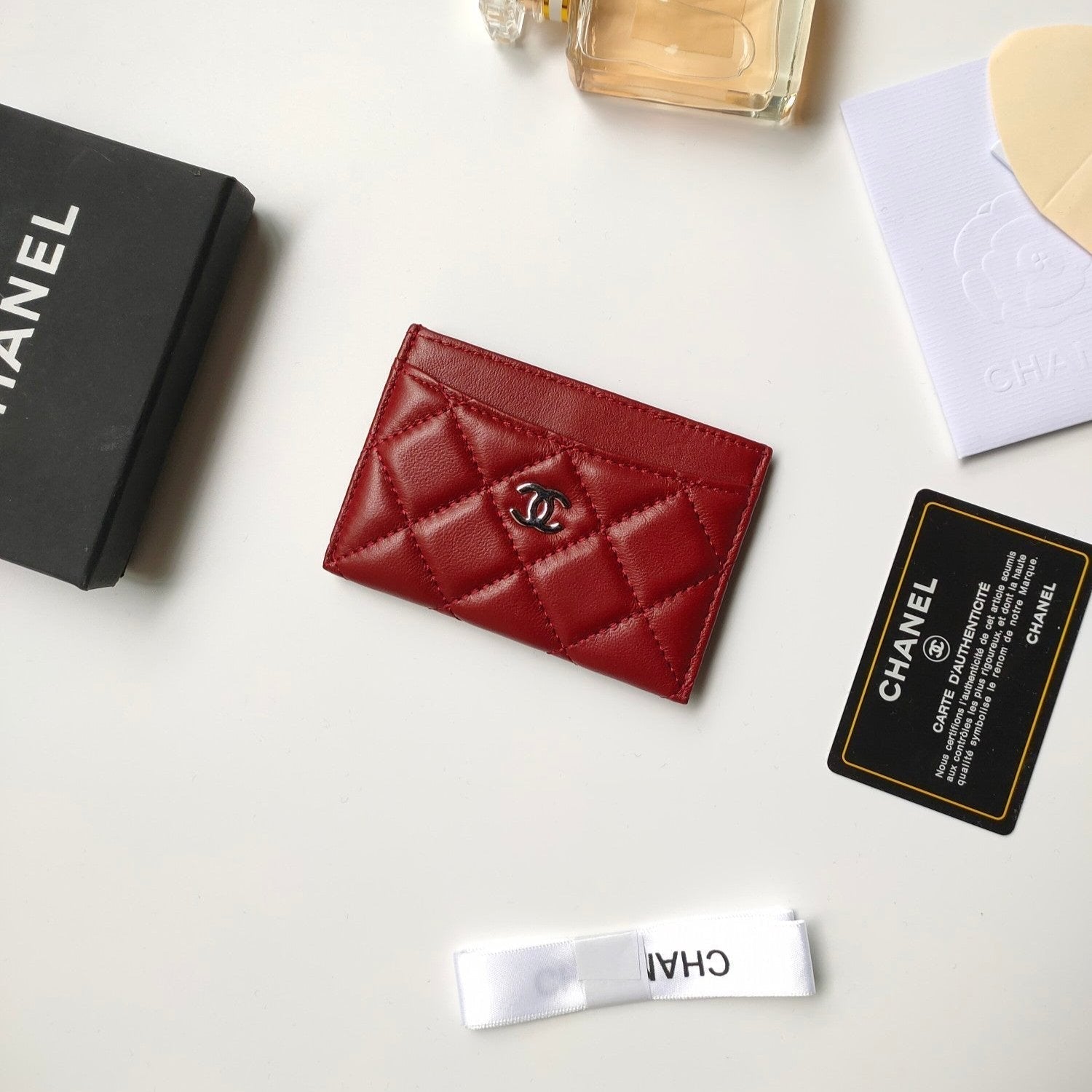 CC CARD HOLDER 11.2 CRIMSON CALFSKIN GOLD ICON