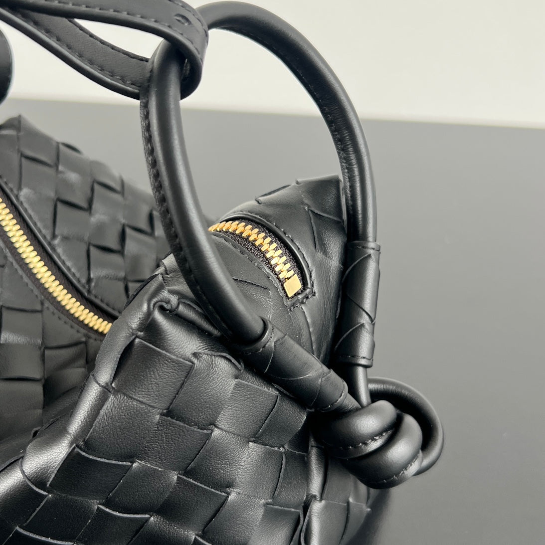 BV Loop Top Handle 19cm Black Lambskin