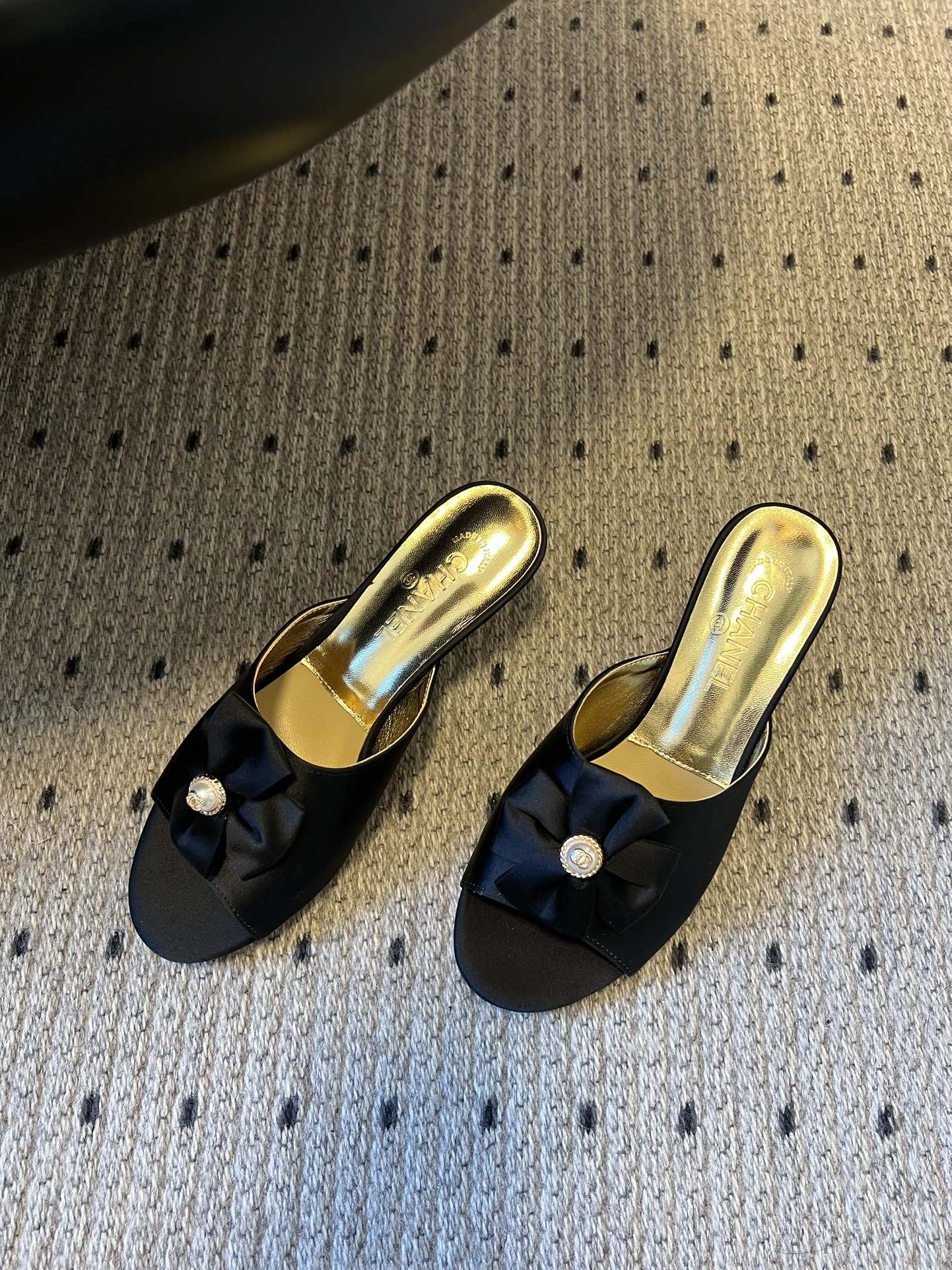 CC 26s High-Heeled Slides 60 Black Satin Cowhide 627180