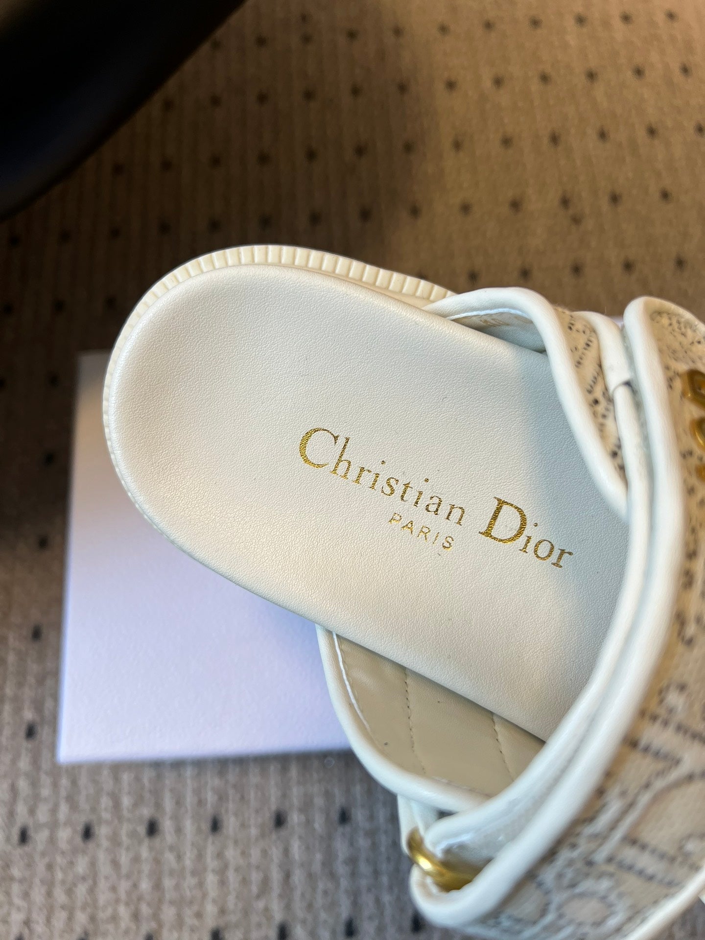 CD 26 Flat Slippers White Beige Sheepskin Embroidered Fabric 621803