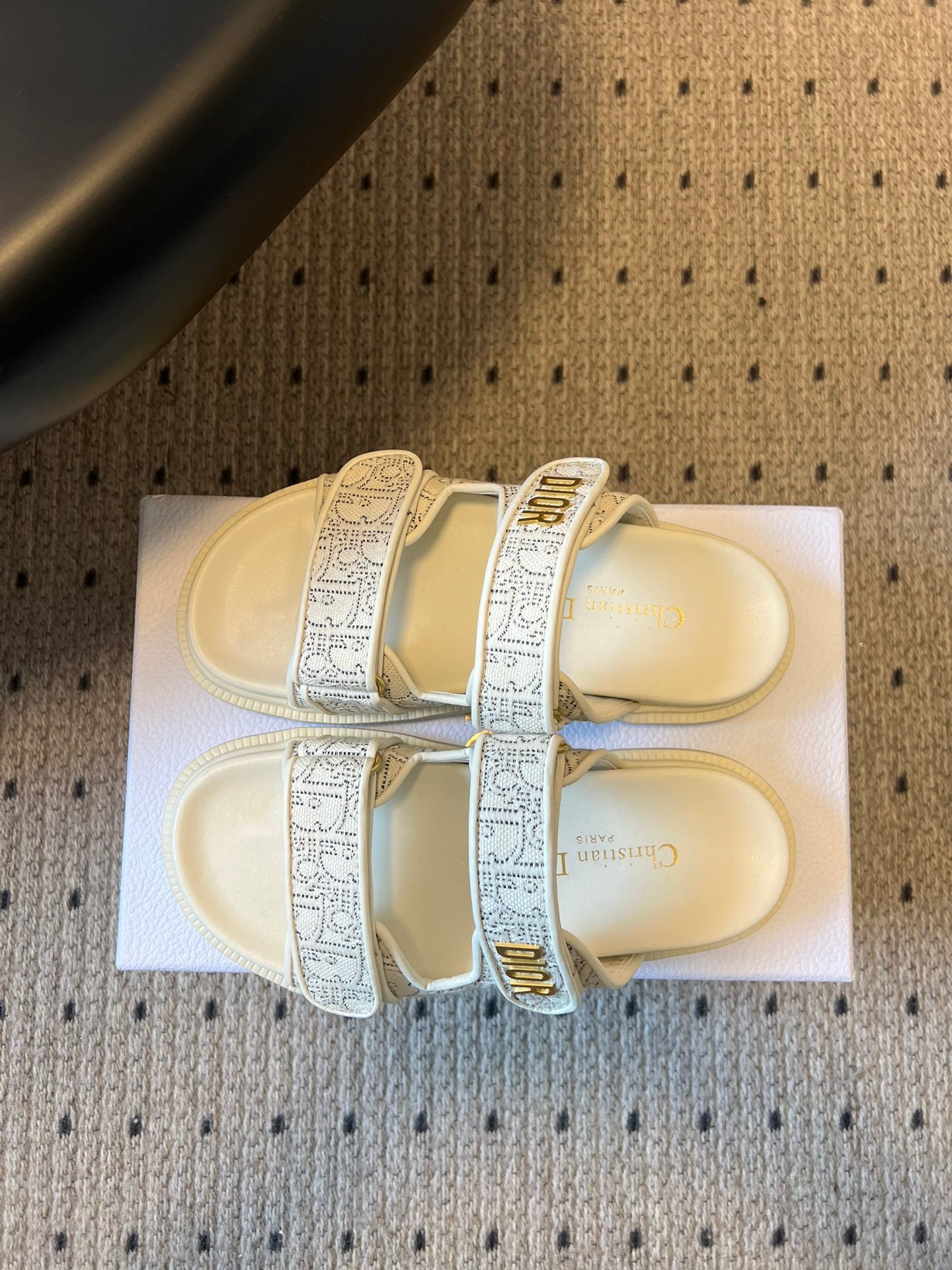 CD 26 Flat Slippers White Beige Sheepskin Embroidered Fabric 621803