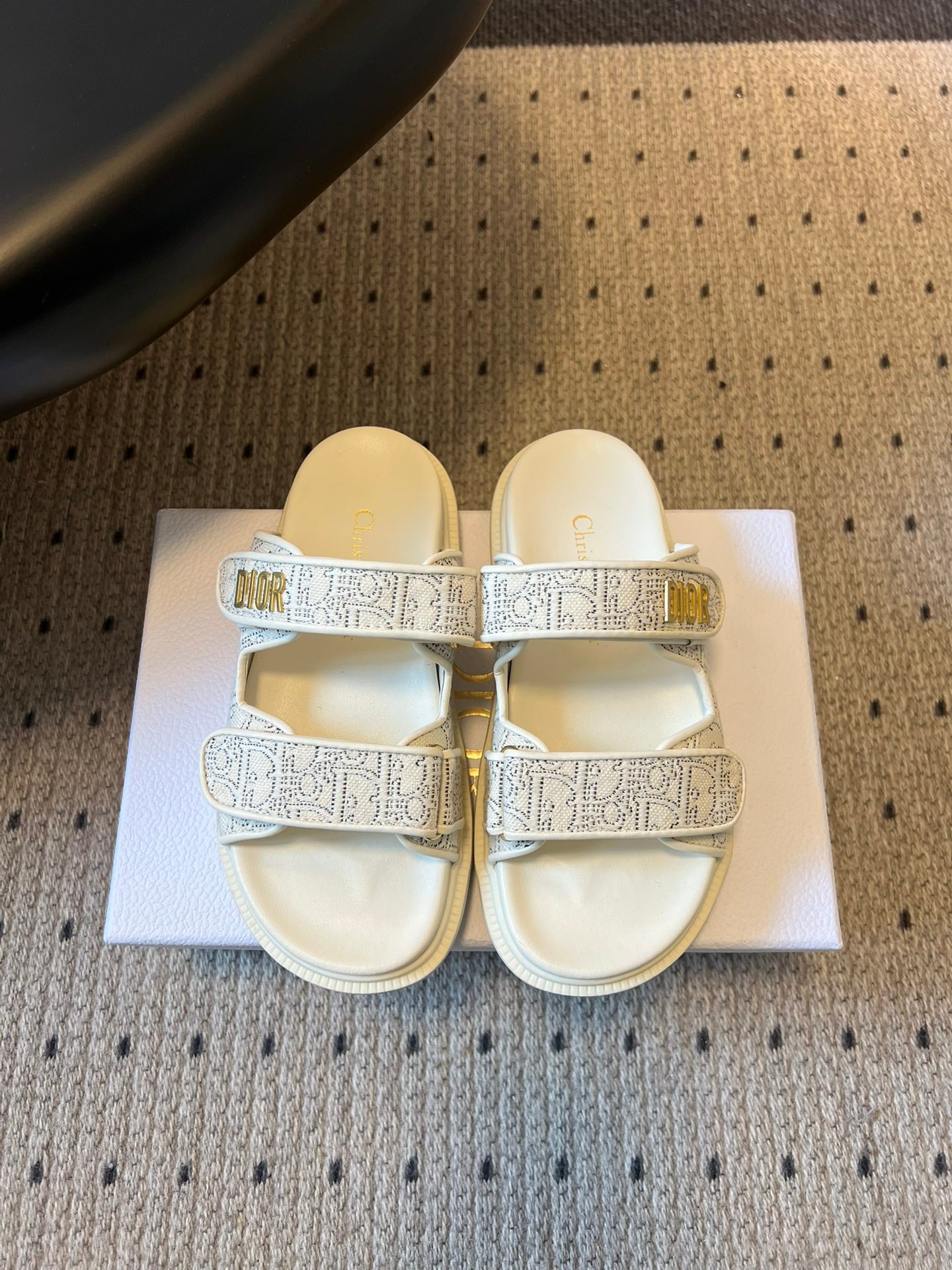 CD 26 Flat Slippers White Beige Sheepskin Embroidered Fabric 621803