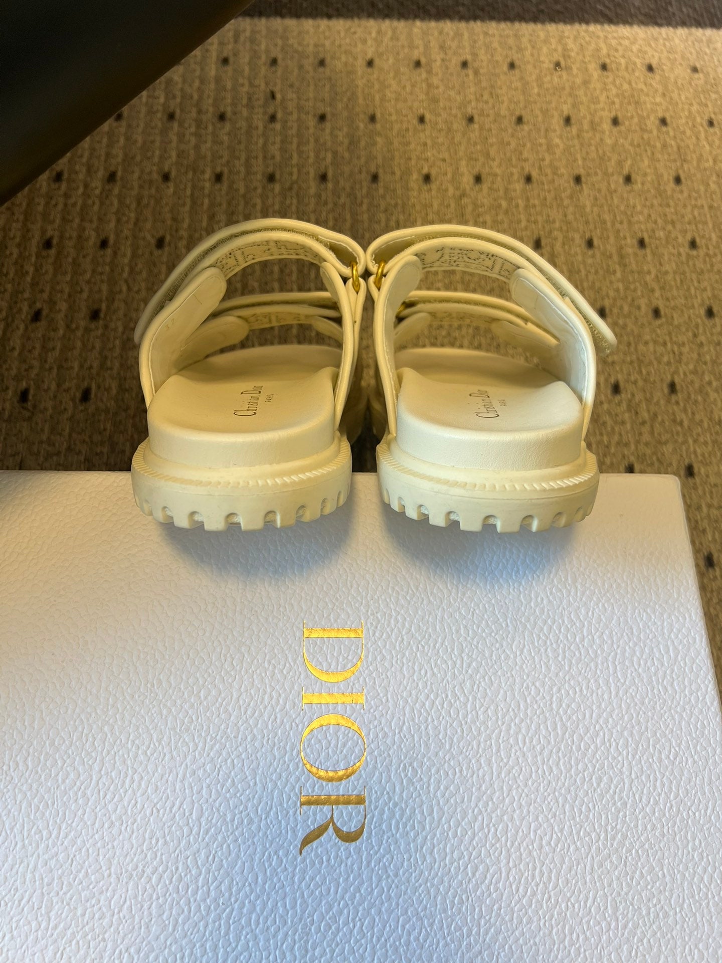 CD 26 Flat Slippers White Beige Sheepskin Embroidered Fabric 621803