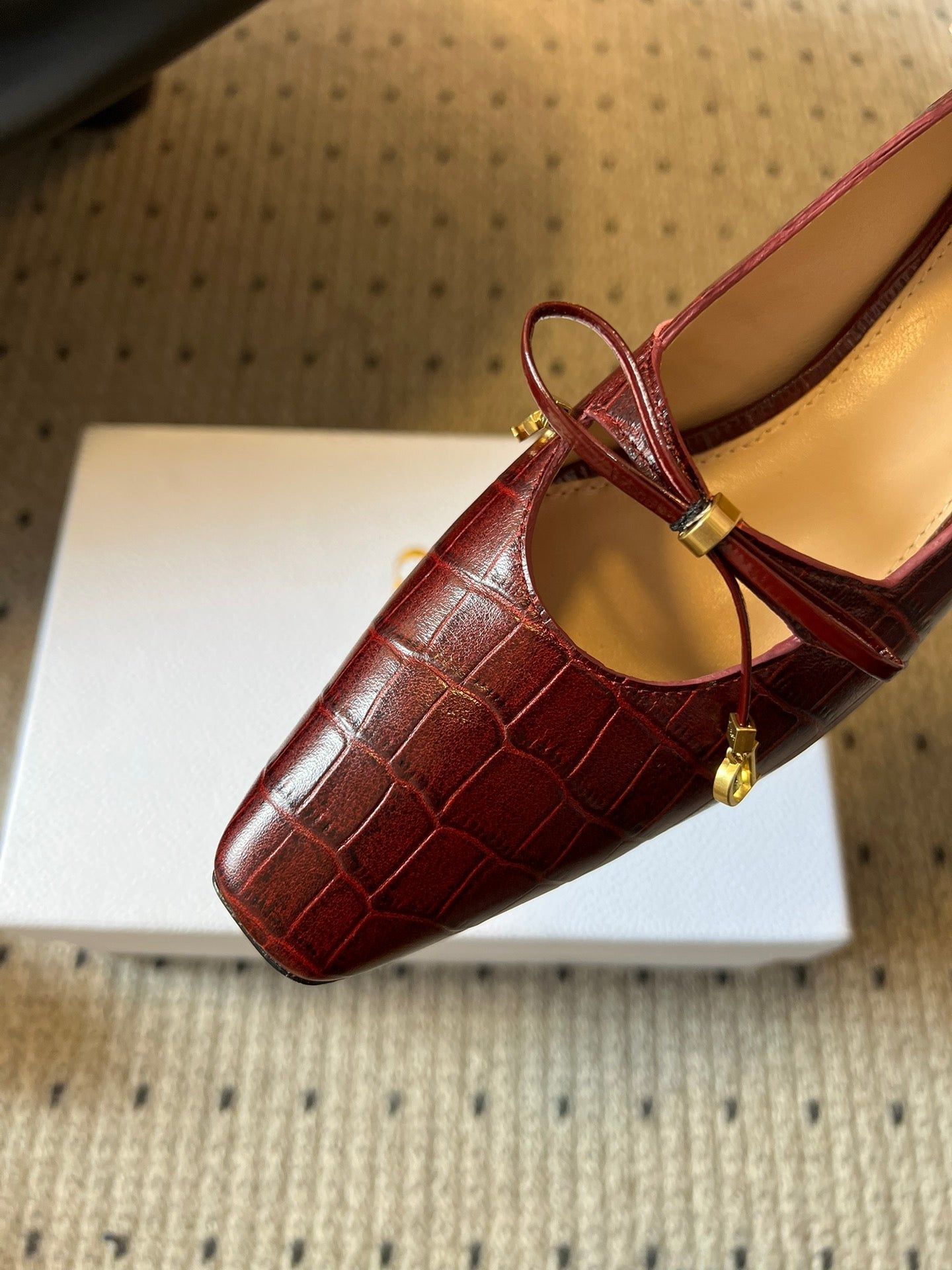 CD 26s Low Heel Pump 30 Dark Red Cowhide 651158