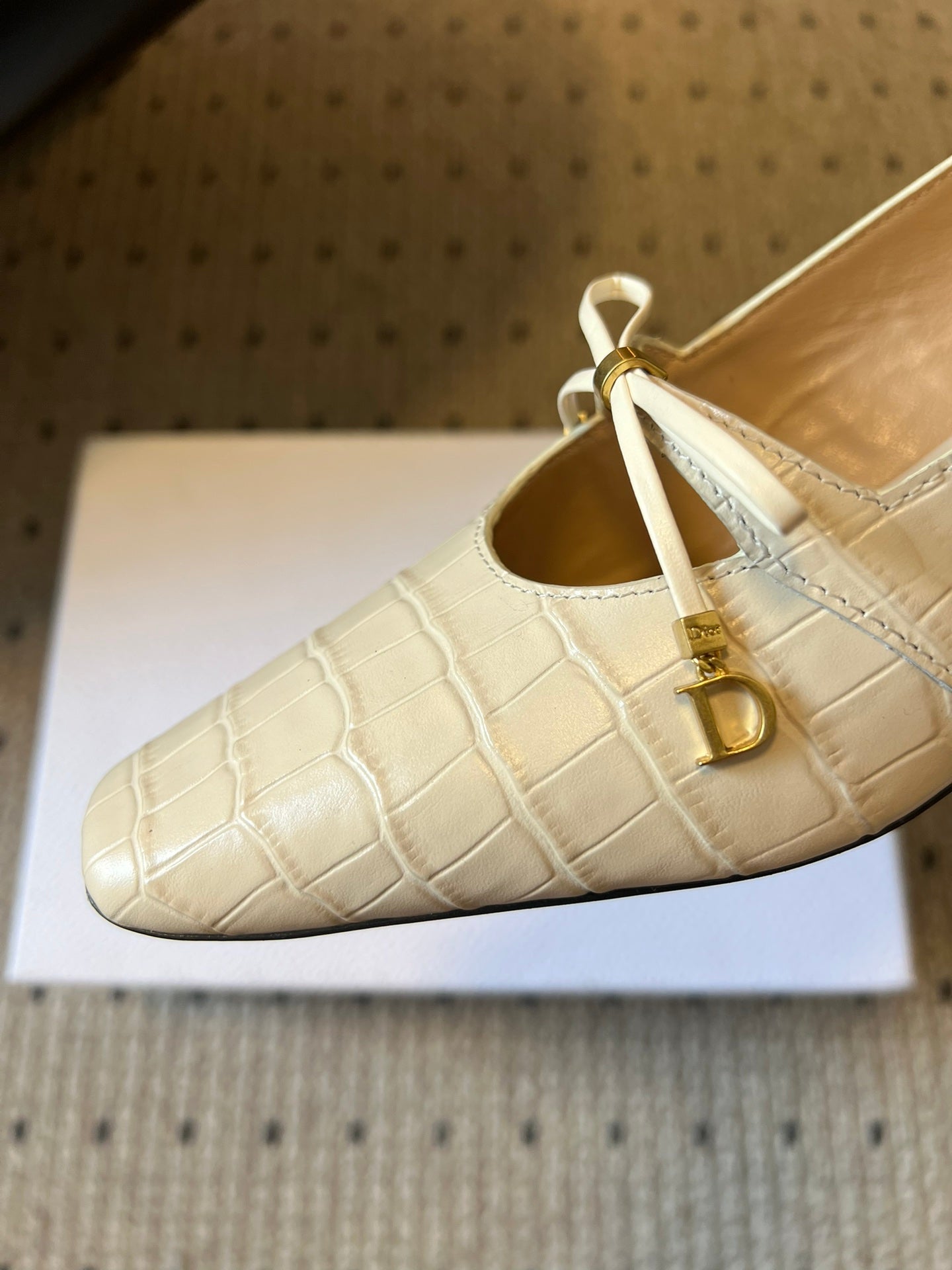 CD 26s Low Heel Pump 30 Beige Cowhide 651161