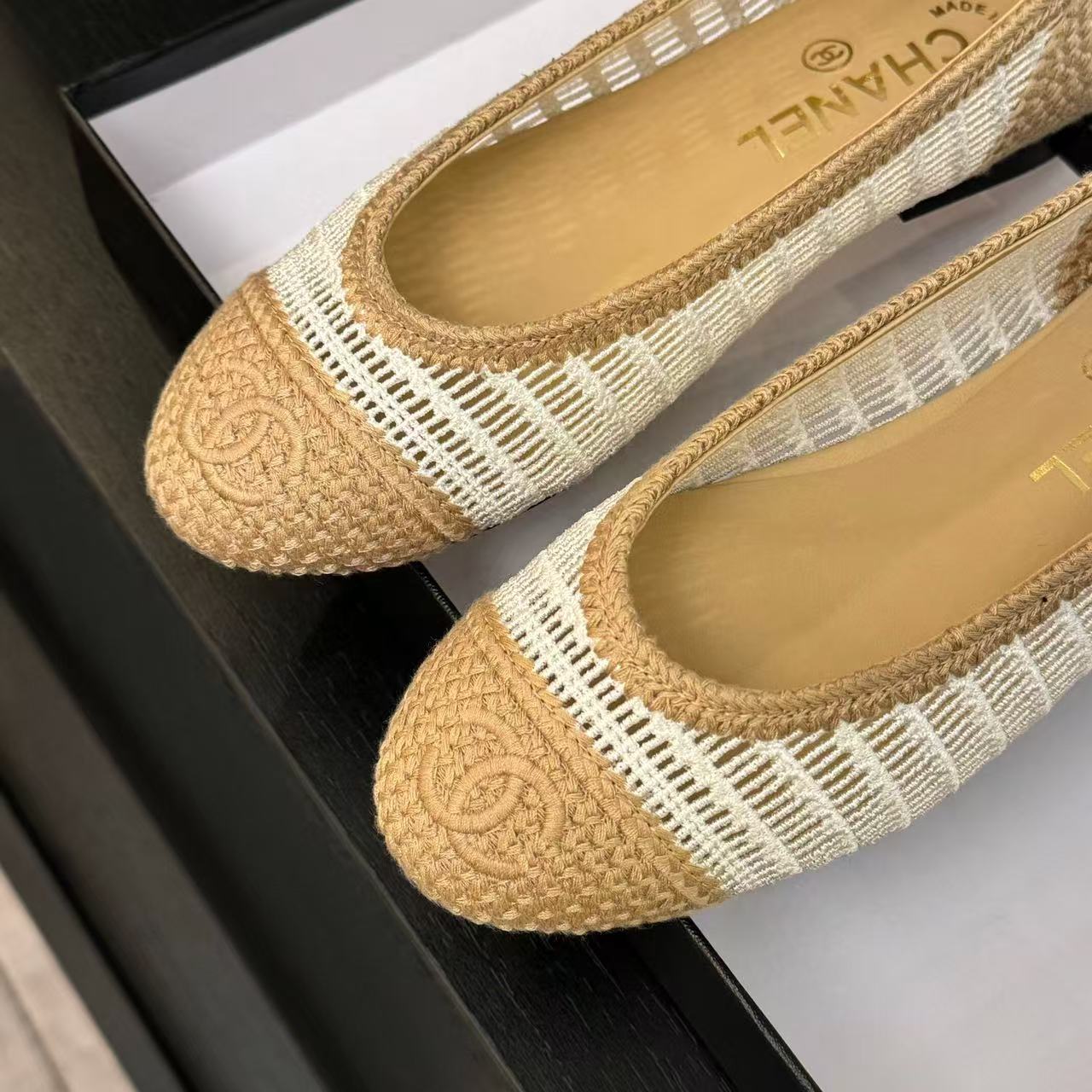 CC 25 Ballet Flat Raffia