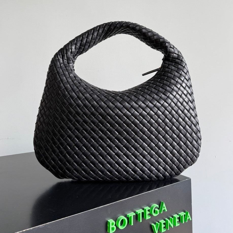 BV 2026 Veneta Medium Bag Black Lambskin