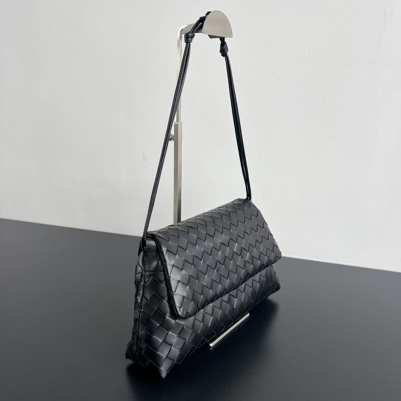 Bottga Veneta 2026 Giorno Bag 33cm Black Leather