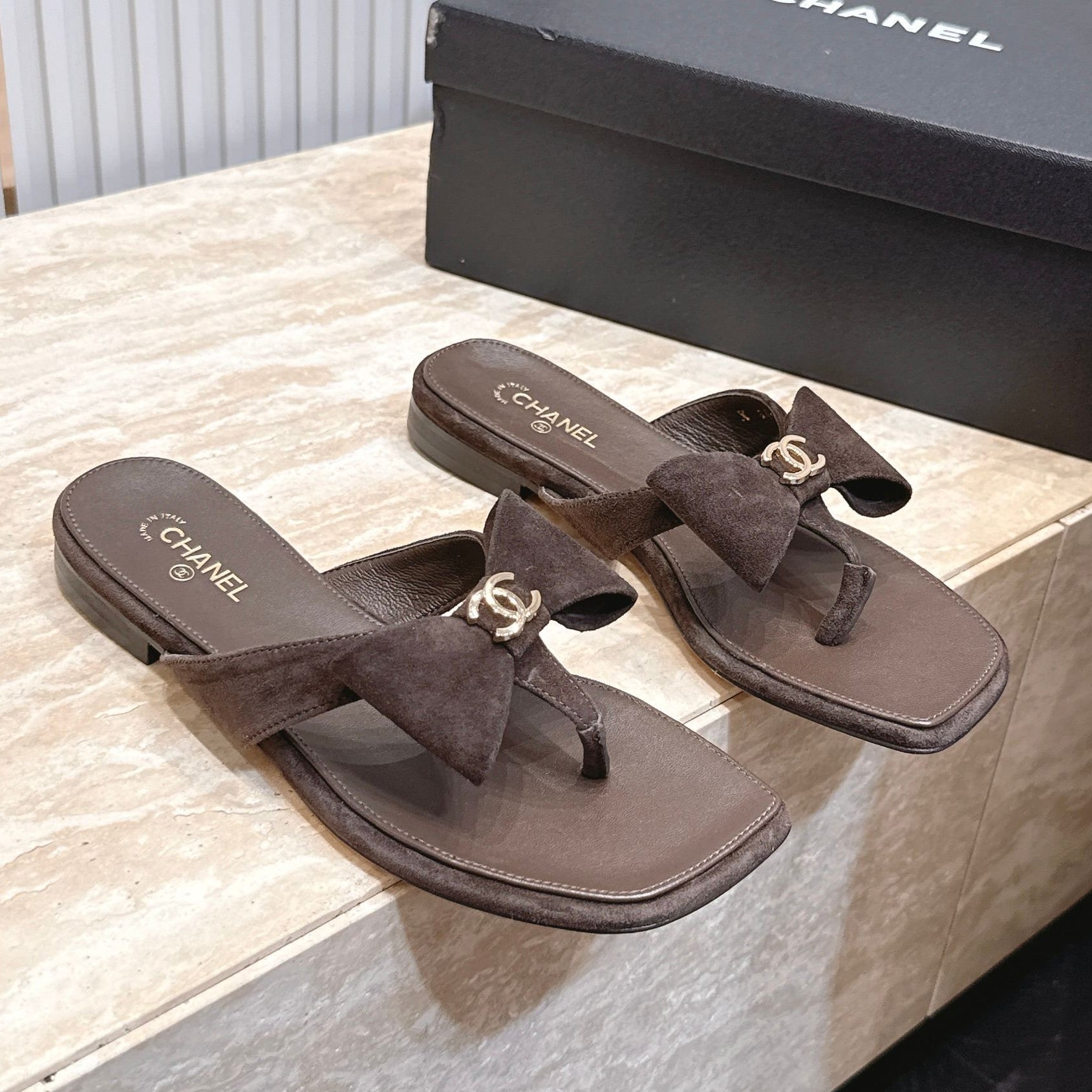 Chanel 2026 Bow Thong Sandal 15mm Suede Calfskin 898999
