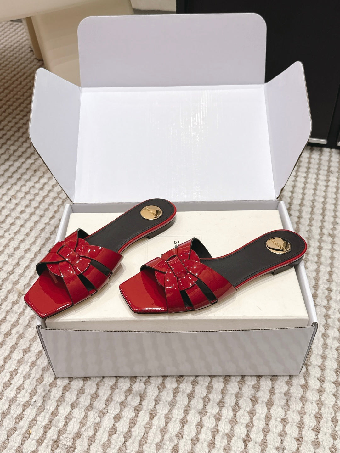 YSL 26ss  Flat Slippers Patent Leather