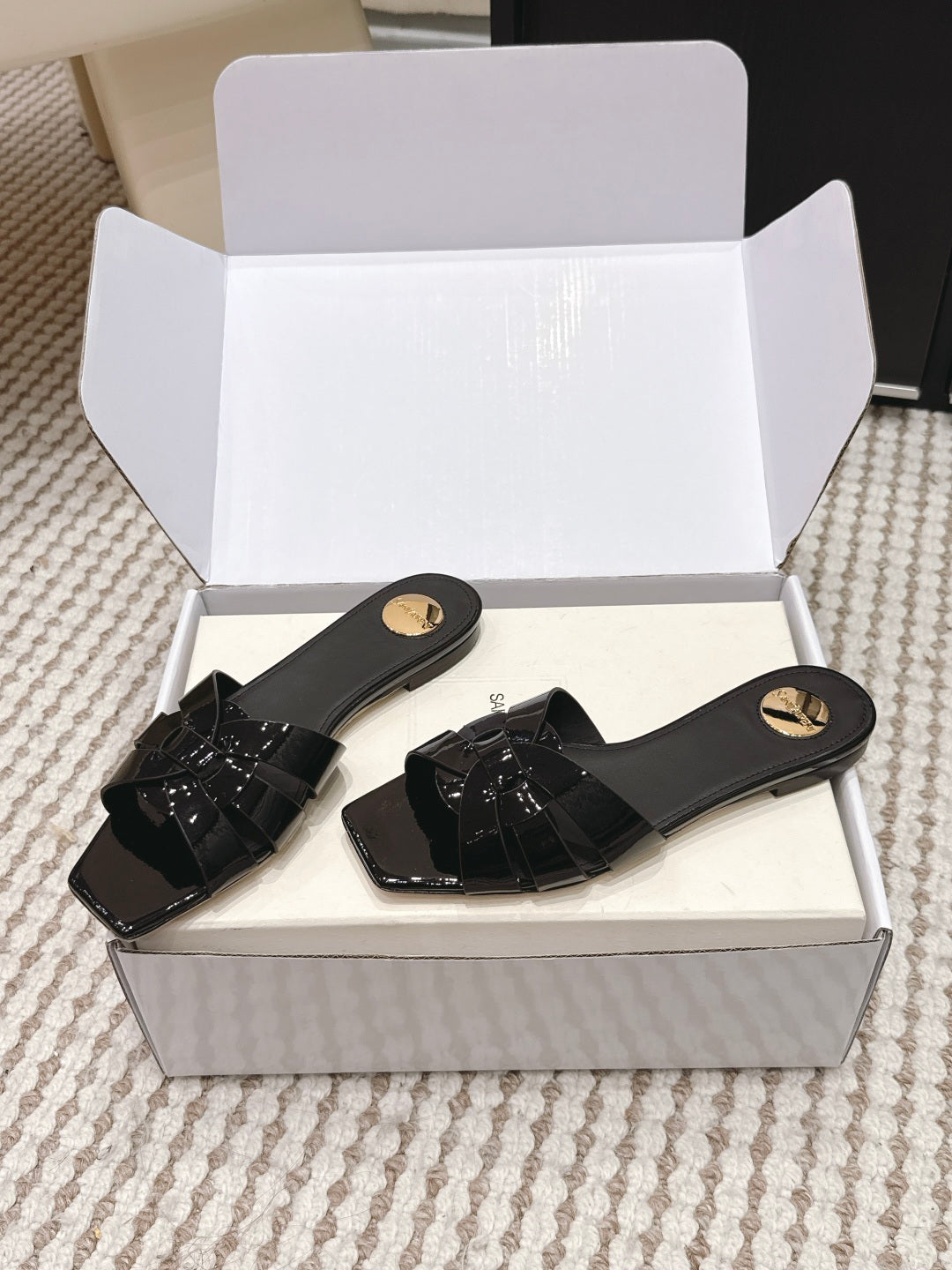 YSL 26ss  Flat Slippers Patent Leather