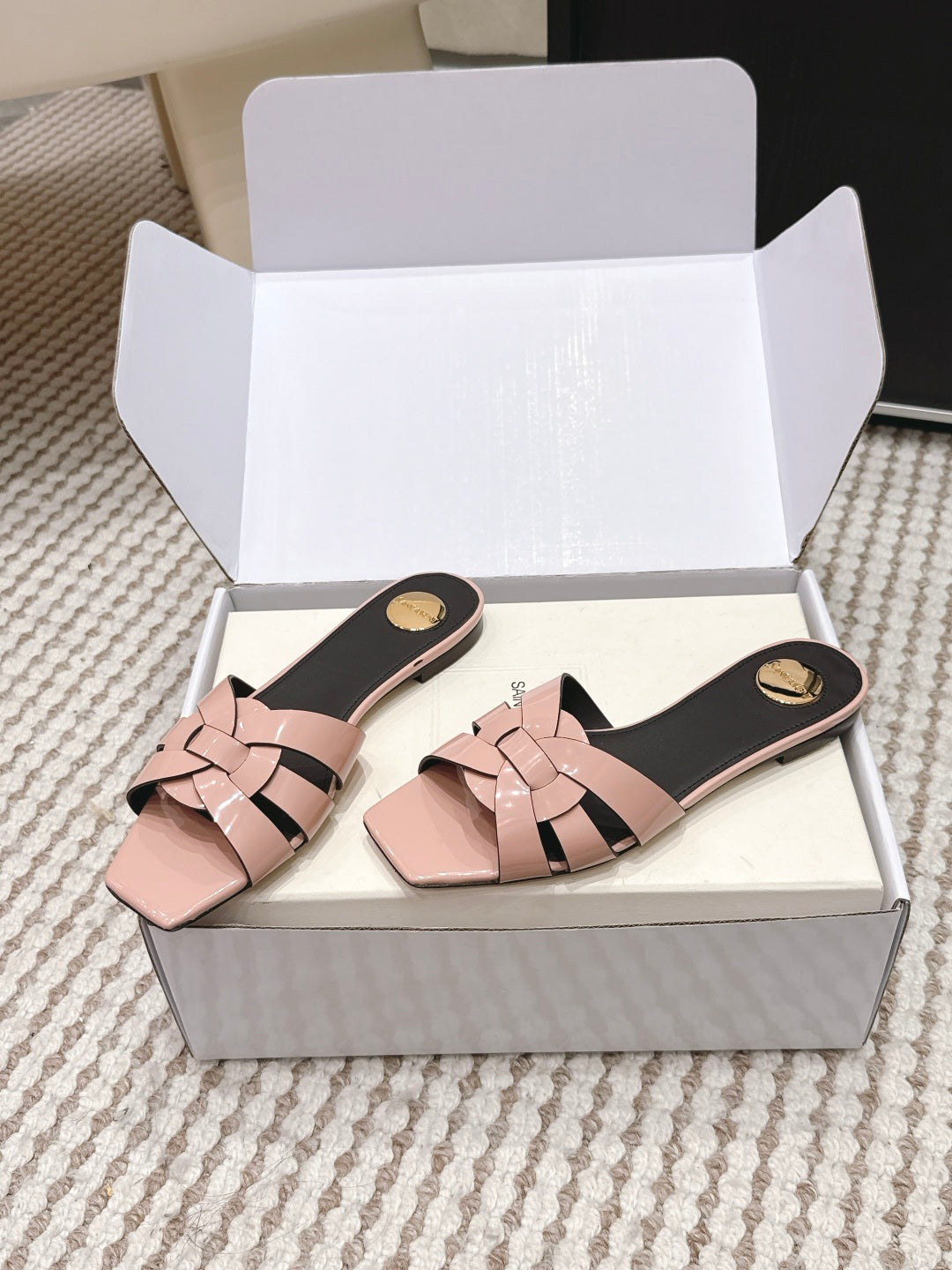 YSL 26ss  Flat Slippers Patent Leather