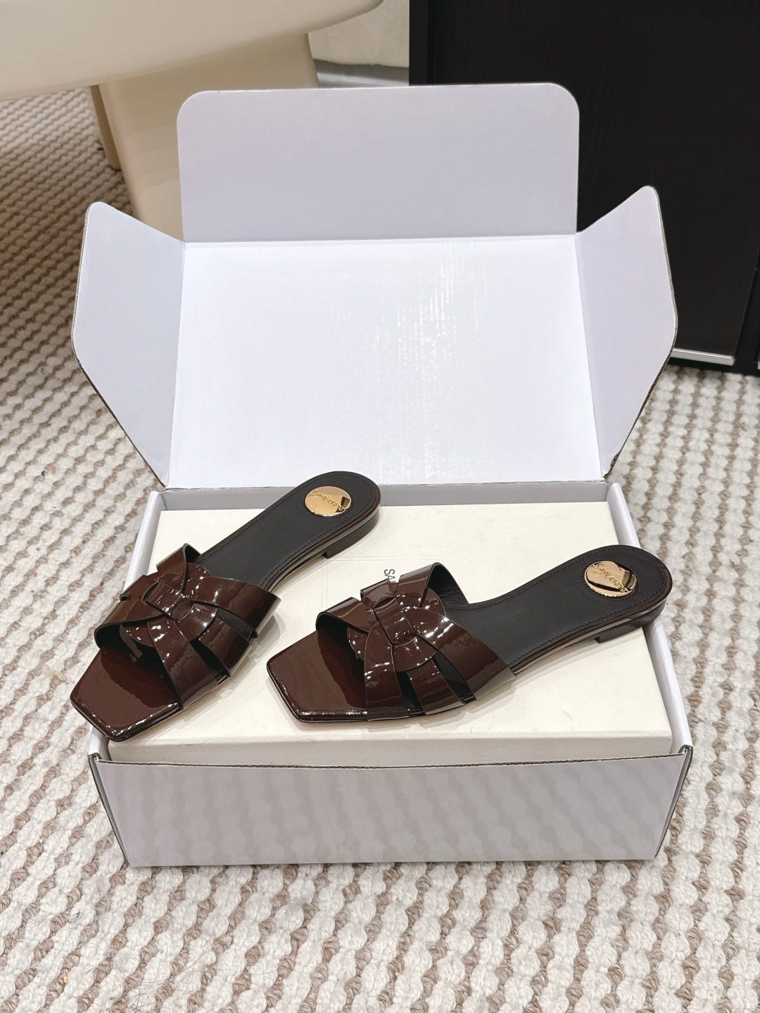 YSL 26ss  Flat Slippers Patent Leather