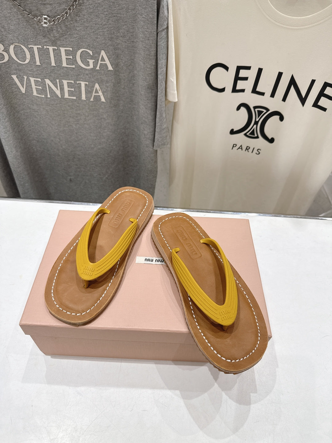 Miumiu 26ss Thong Sandals Cowhide 713100