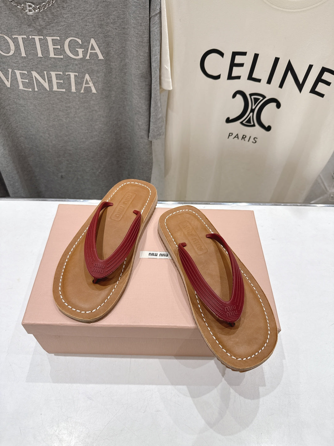 Miumiu 26ss Thong Sandals Cowhide 713100