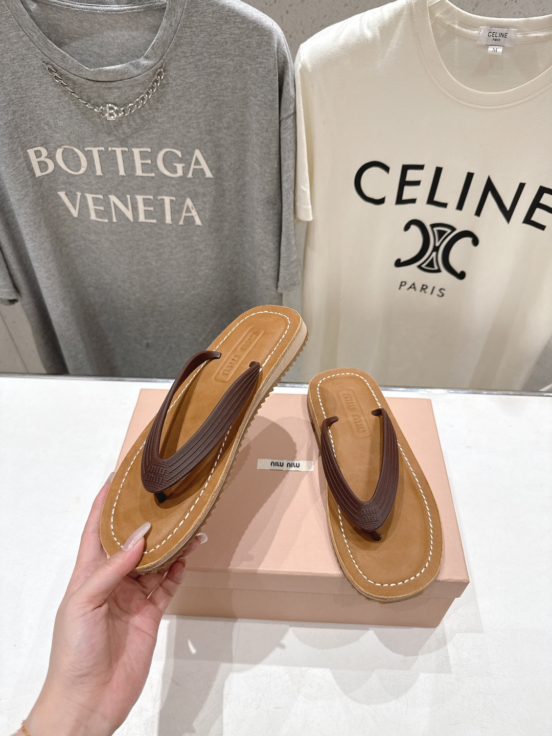 Miumiu 26ss Thong Sandals Cowhide 713100