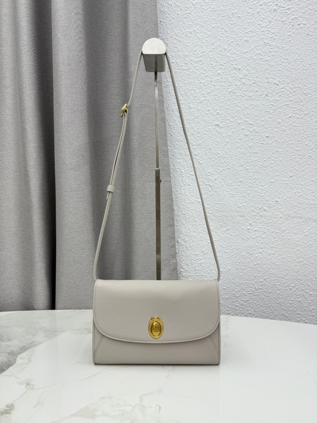 Dior 2026 Medaillon Envelope Bag 20.5cm Calfskin 158554