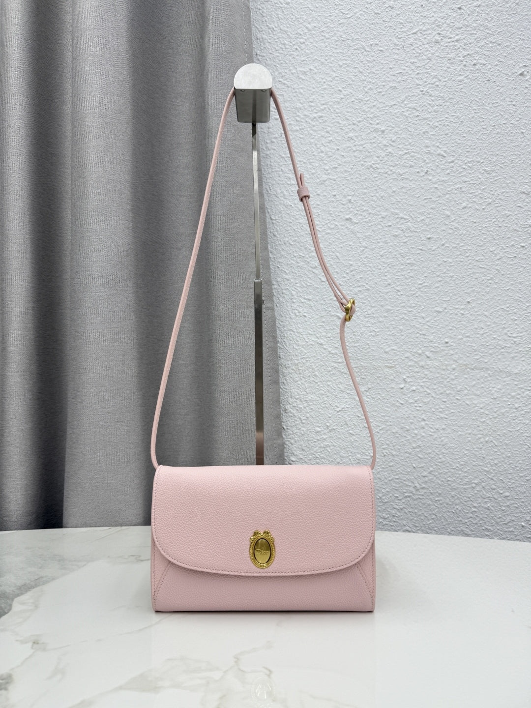 Dior 2026 Medaillon Envelope Bag 20.5cm Calfskin 158554