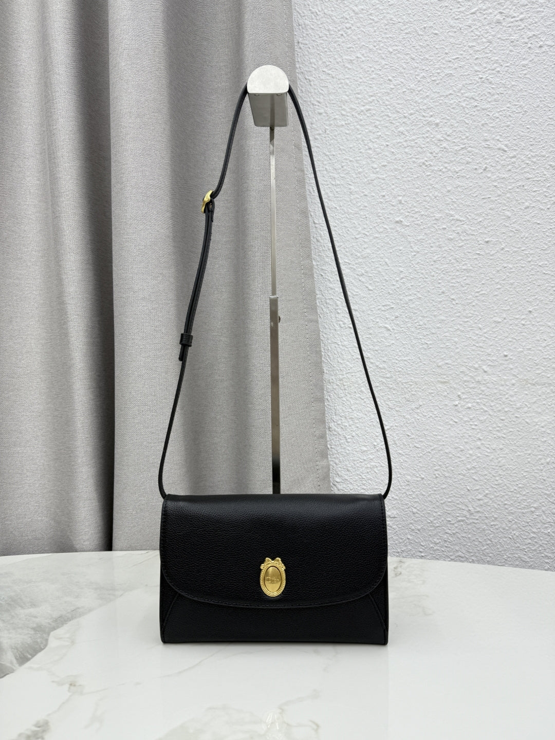 Dior 2026 Medaillon Envelope Bag 20.5cm Calfskin 158554