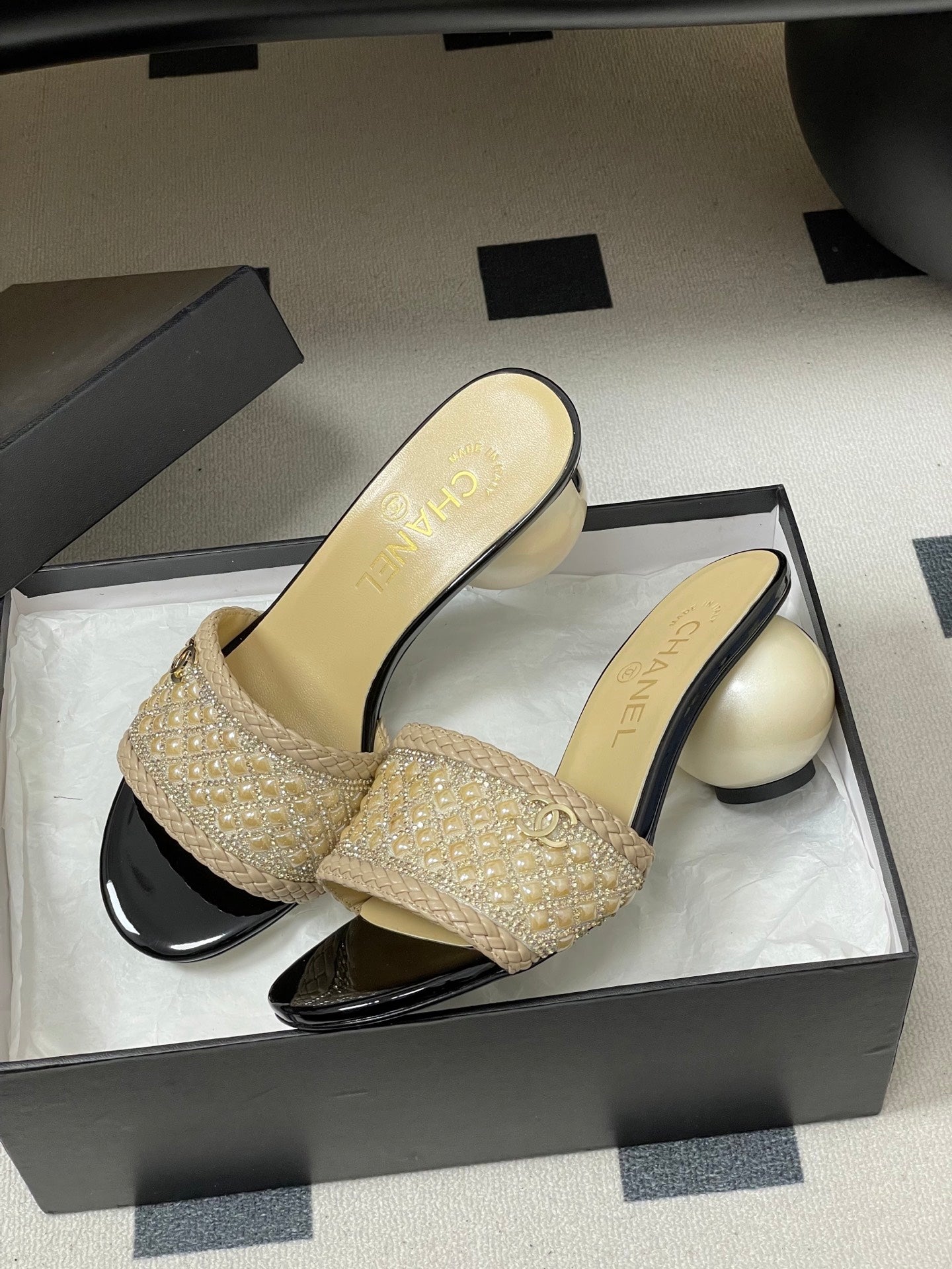 CC 2026 Pearl Flats Sandals 70 Rhinestones Woven Sheepskin