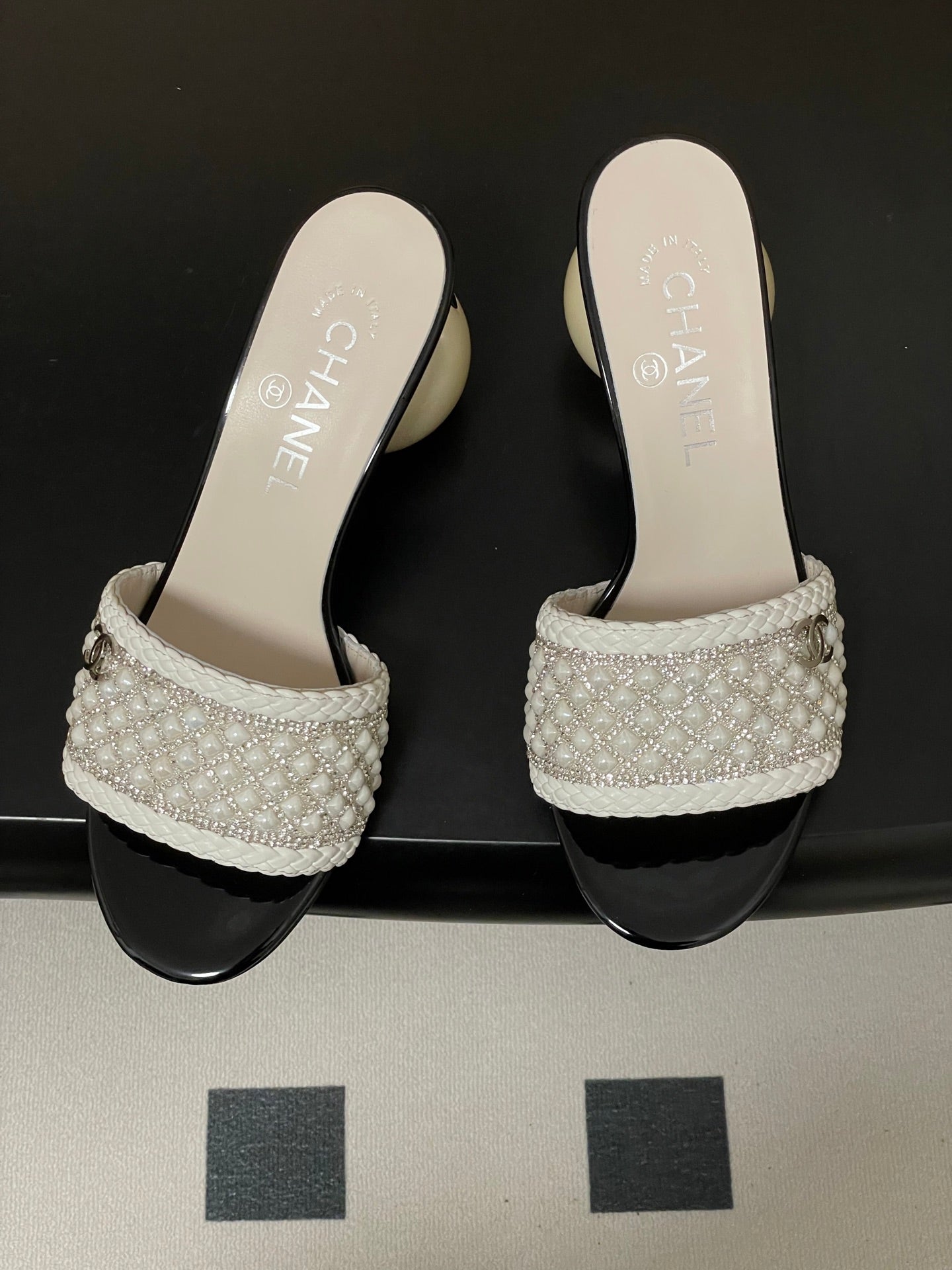 CC 2026 Pearl Flats Sandals 70 Rhinestones Woven Sheepskin
