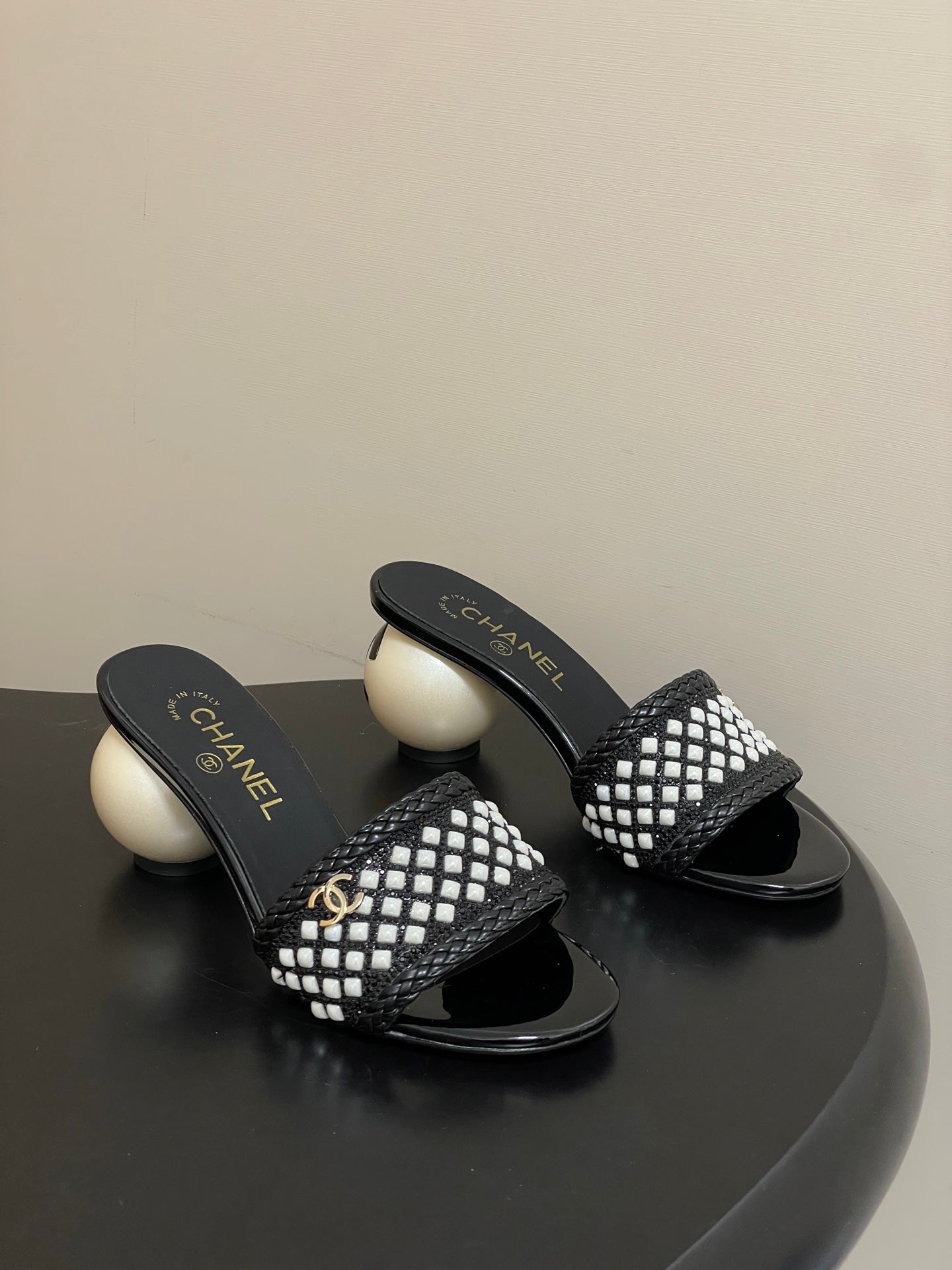 CC 2026 Pearl Flats Sandals 70 Rhinestones Woven Sheepskin