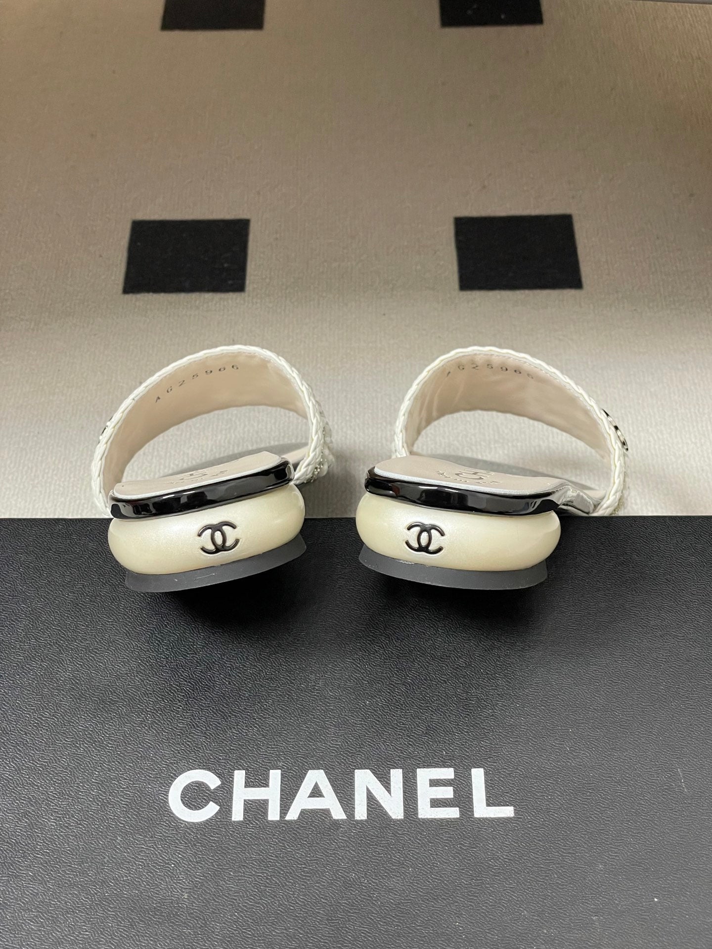 CC 2026 Pearl Flats Sandals Rhinestones Woven Sheepskin