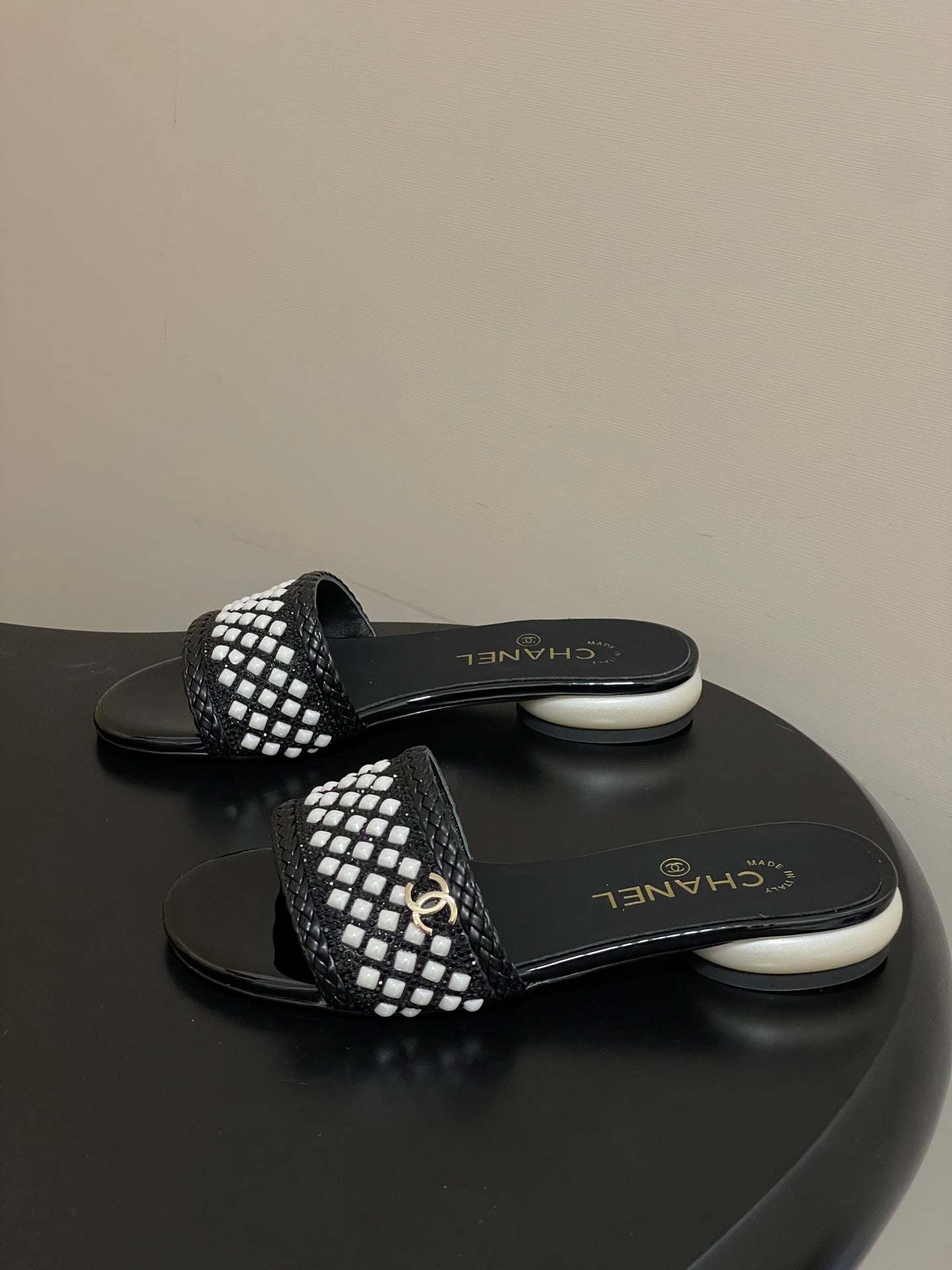 CC 2026 Pearl Flats Sandals Rhinestones Woven Sheepskin