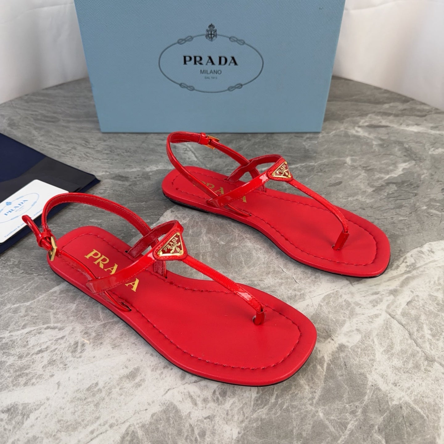 Prada 2026 Thong Sandals Patent Leather 789403