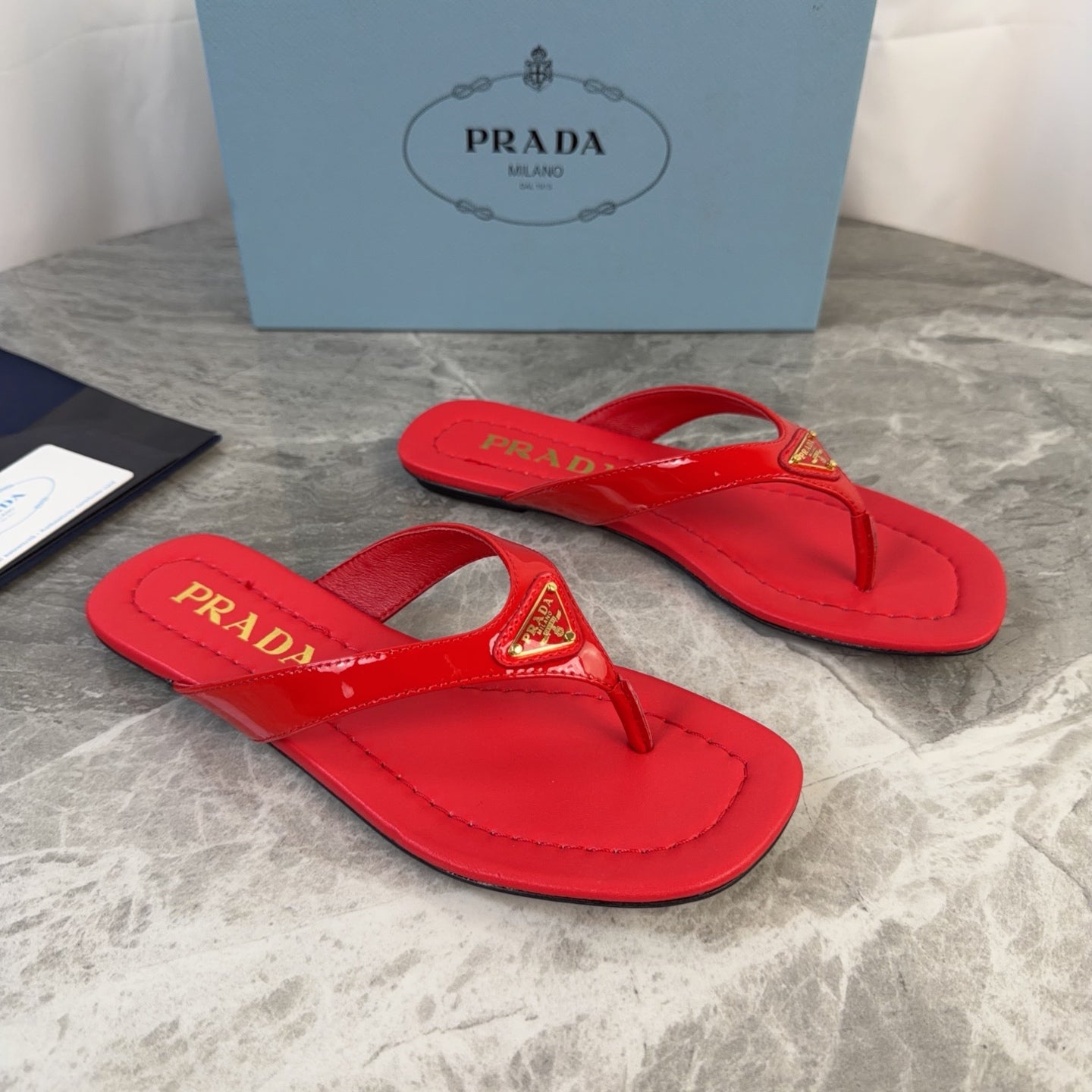 Prada 2026 Flipflops Patent Leather 789406
