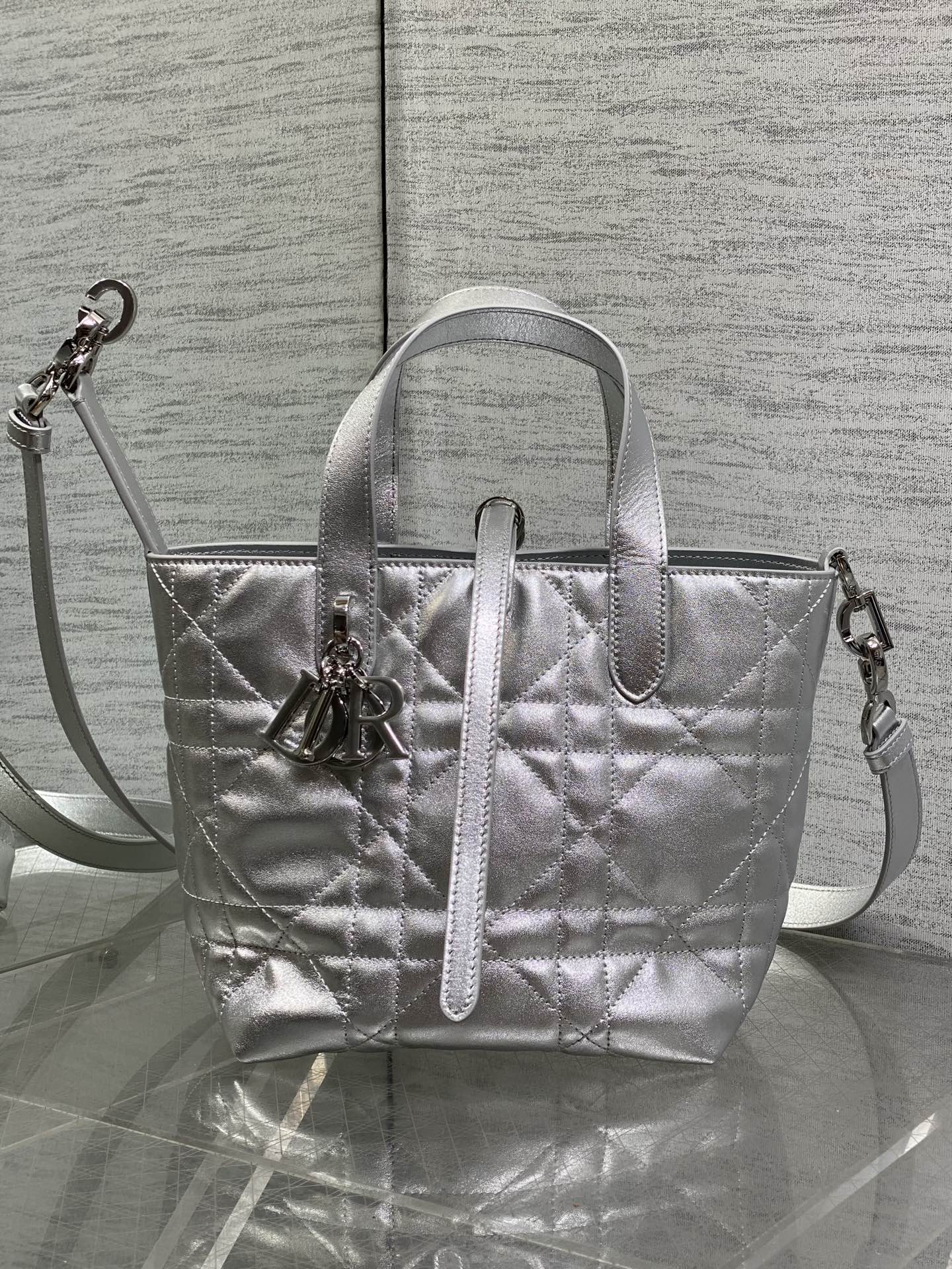 Dior 2026 Toujours Vertical Tote Bag 18cm Macrocannage Calfskin 286459