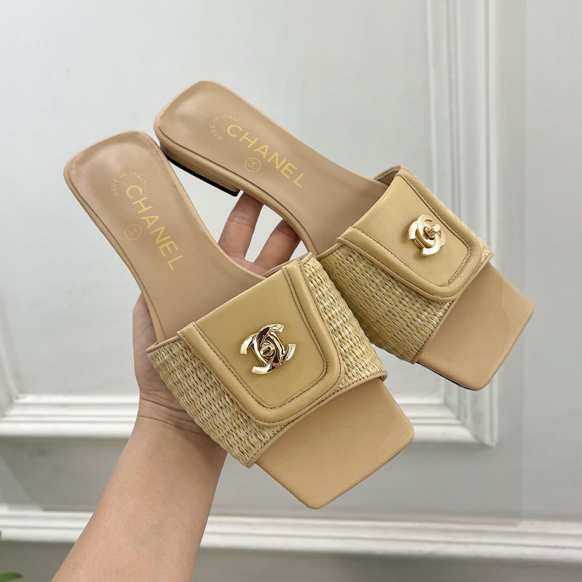 CC 2026 Mule Calfskin Raffia