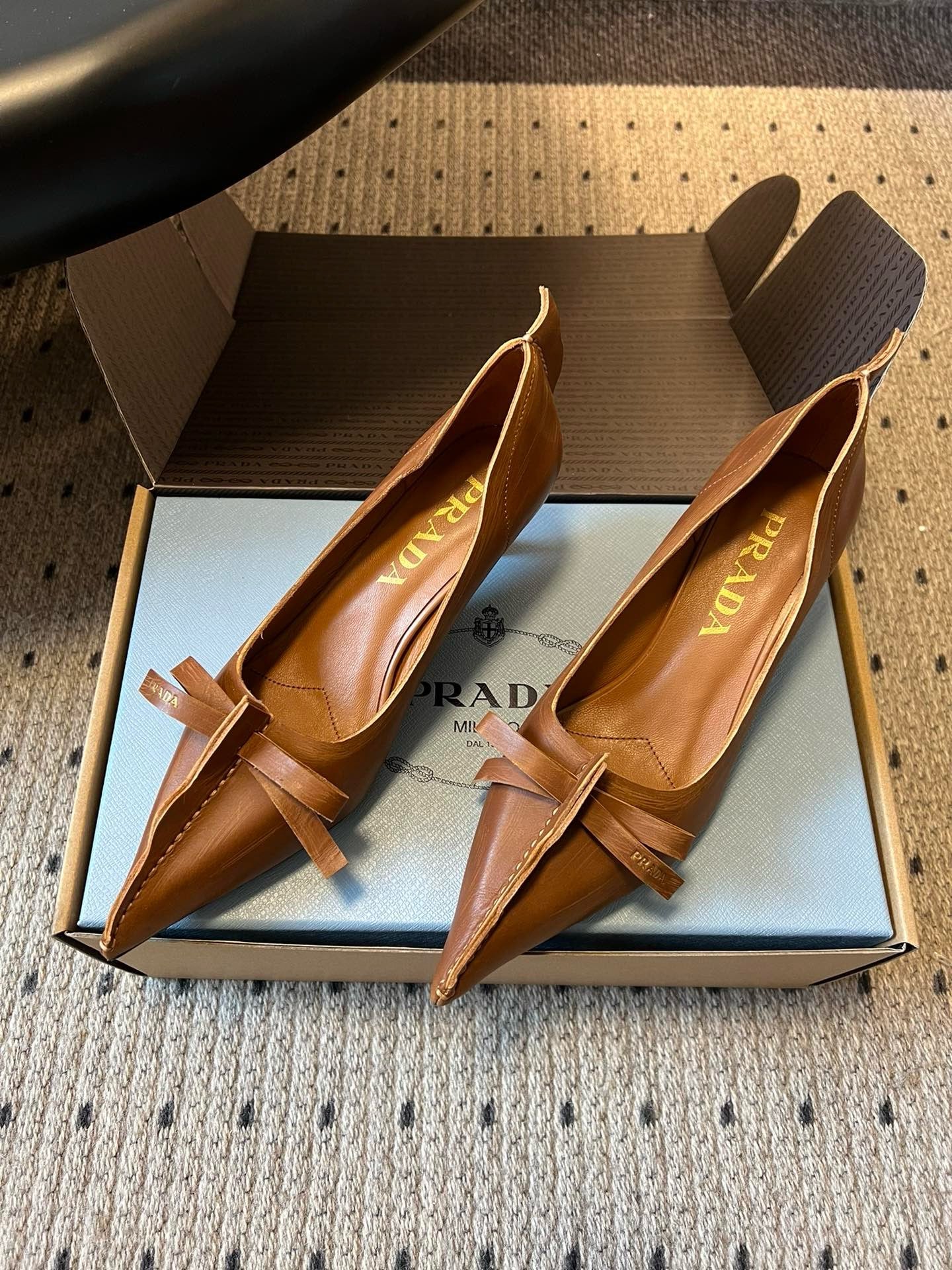 Prada 2026 Pointed-Toe High Heels 55mm Bow Cowhide 787484