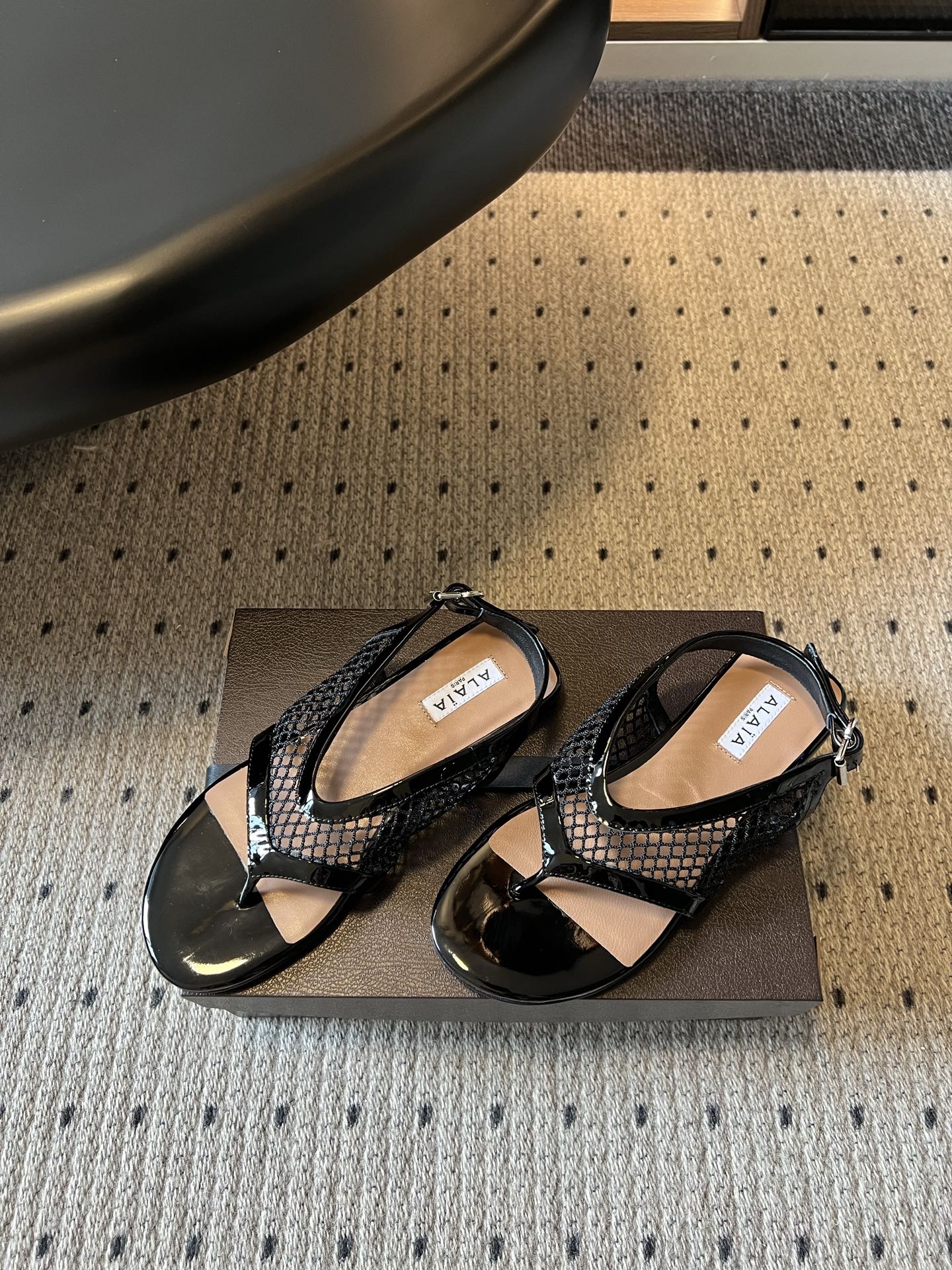 Alaia 2026 Thong Sandals Mesh Sheepskin 803339
