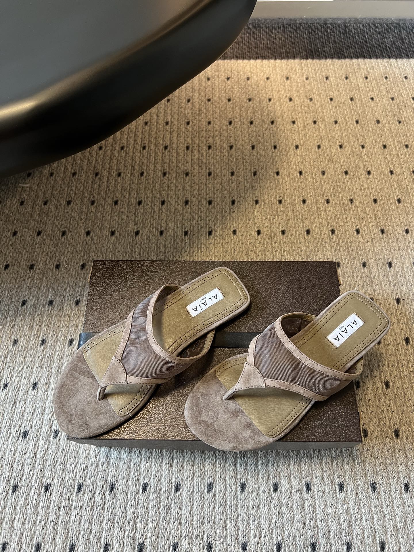 Alaia 2026 Flip-Flops Flat Mesh Sheepskin 803349