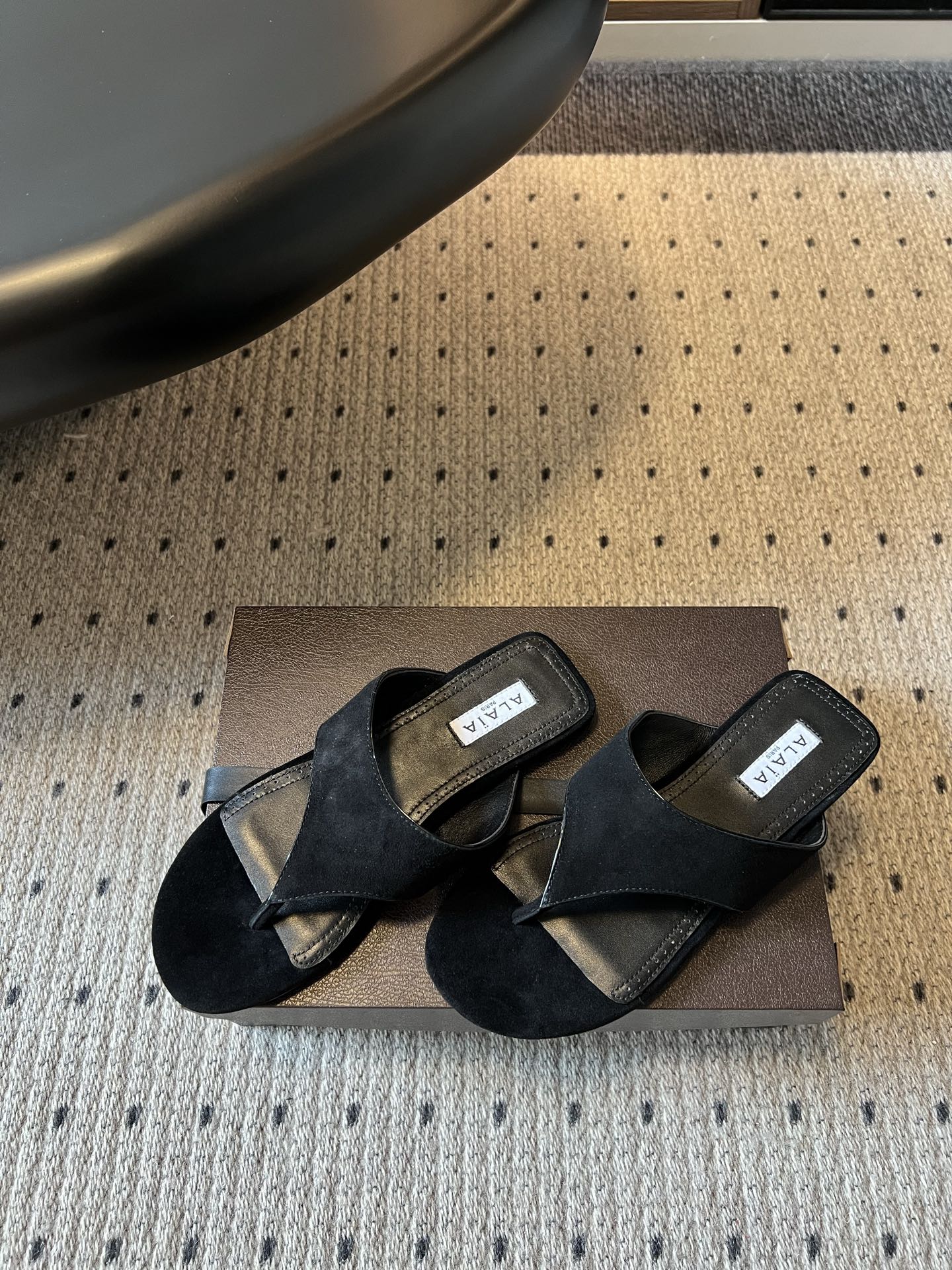 Alaia 2026 Flip-Flops Flat Velvet Sheepskin 803344