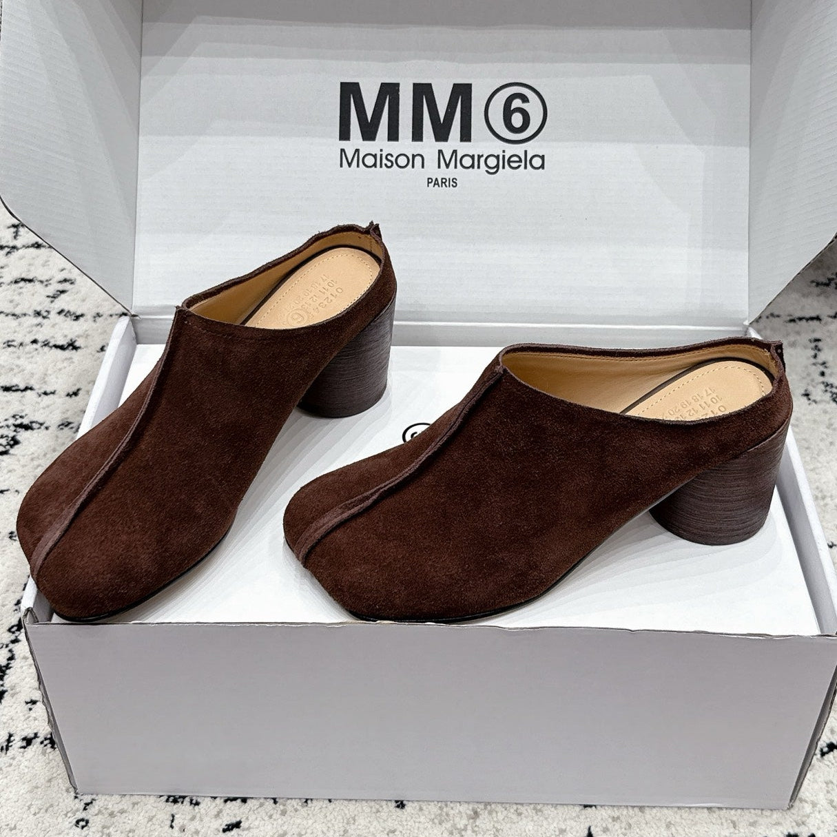 Maison Margiela 2026 Closed-Toe Chunky Heel Mules 70mm Cowhide Suede 924849