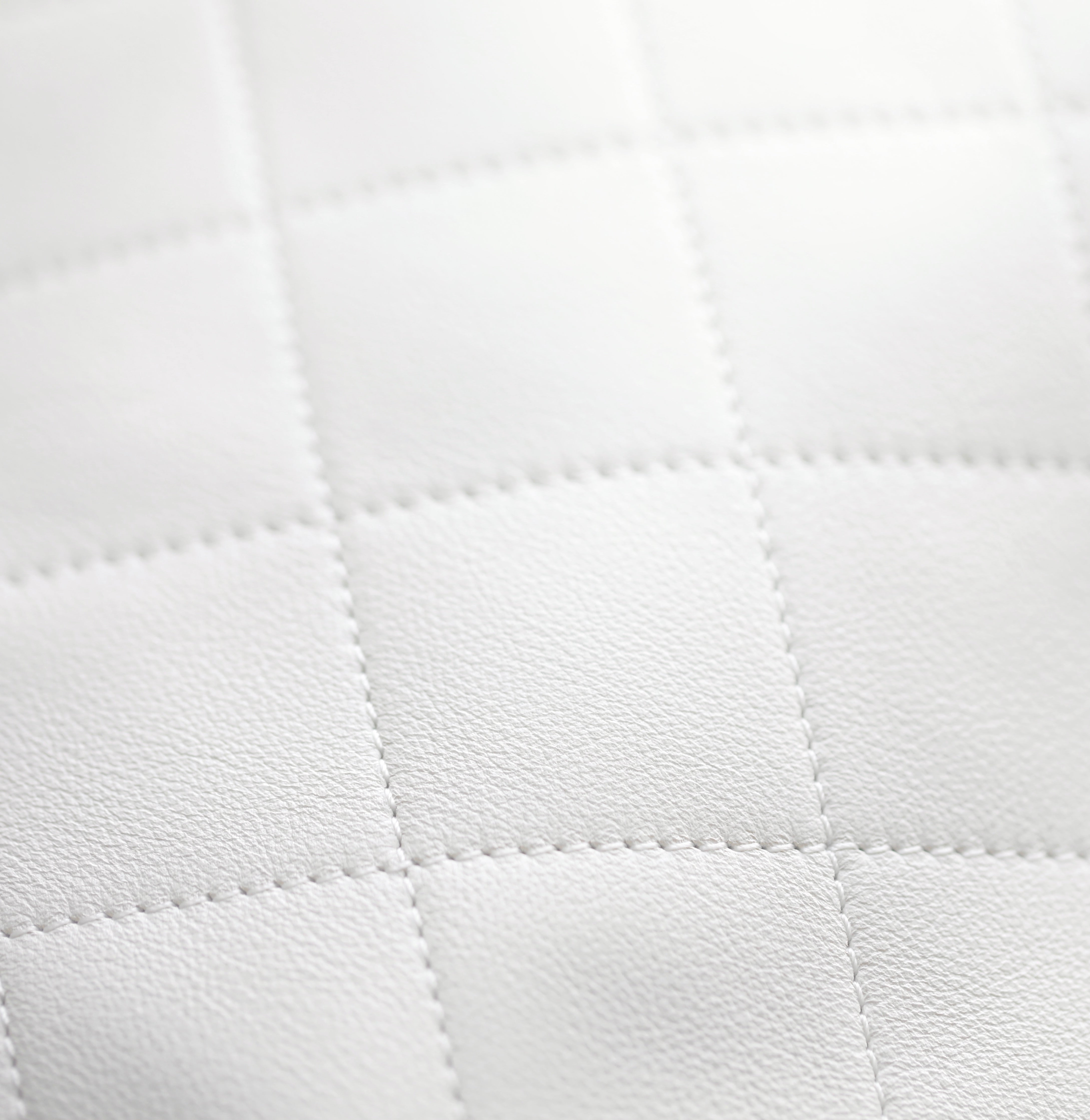 Chanel 25s 𝖧𝗈𝖻𝗈 medium backpack  white calfskin 340203