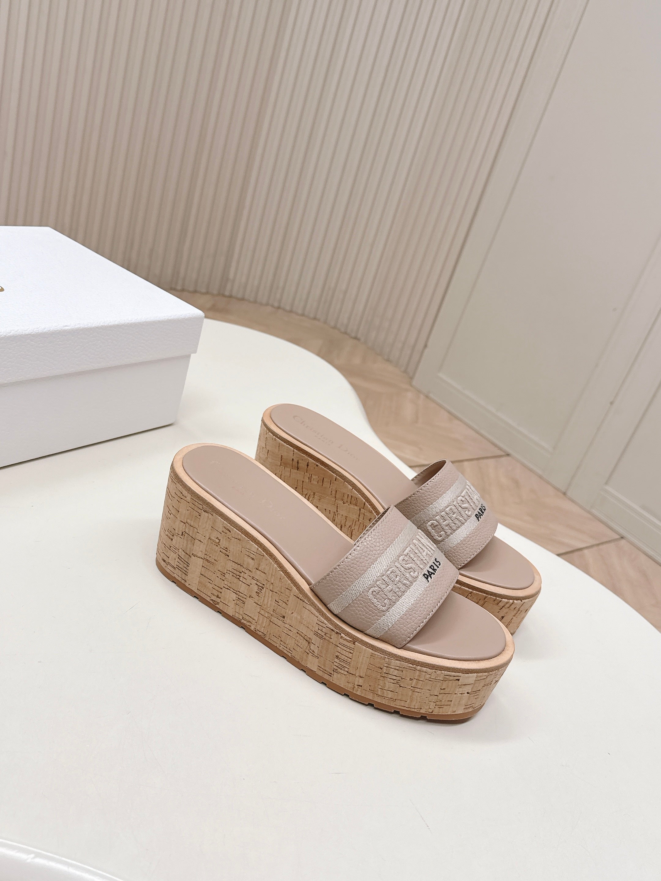 CD 26s  Platform Sandals 85 Nude Cowhide 643778