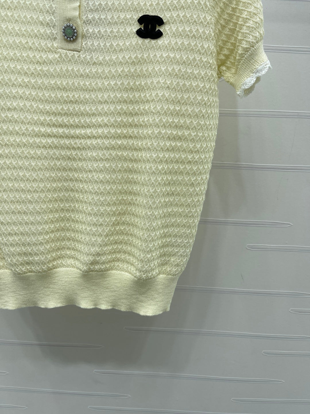 Chanel 2026  Lace-trimmed Polo Collar Knit Short-sleeved Top Cotton 390780
