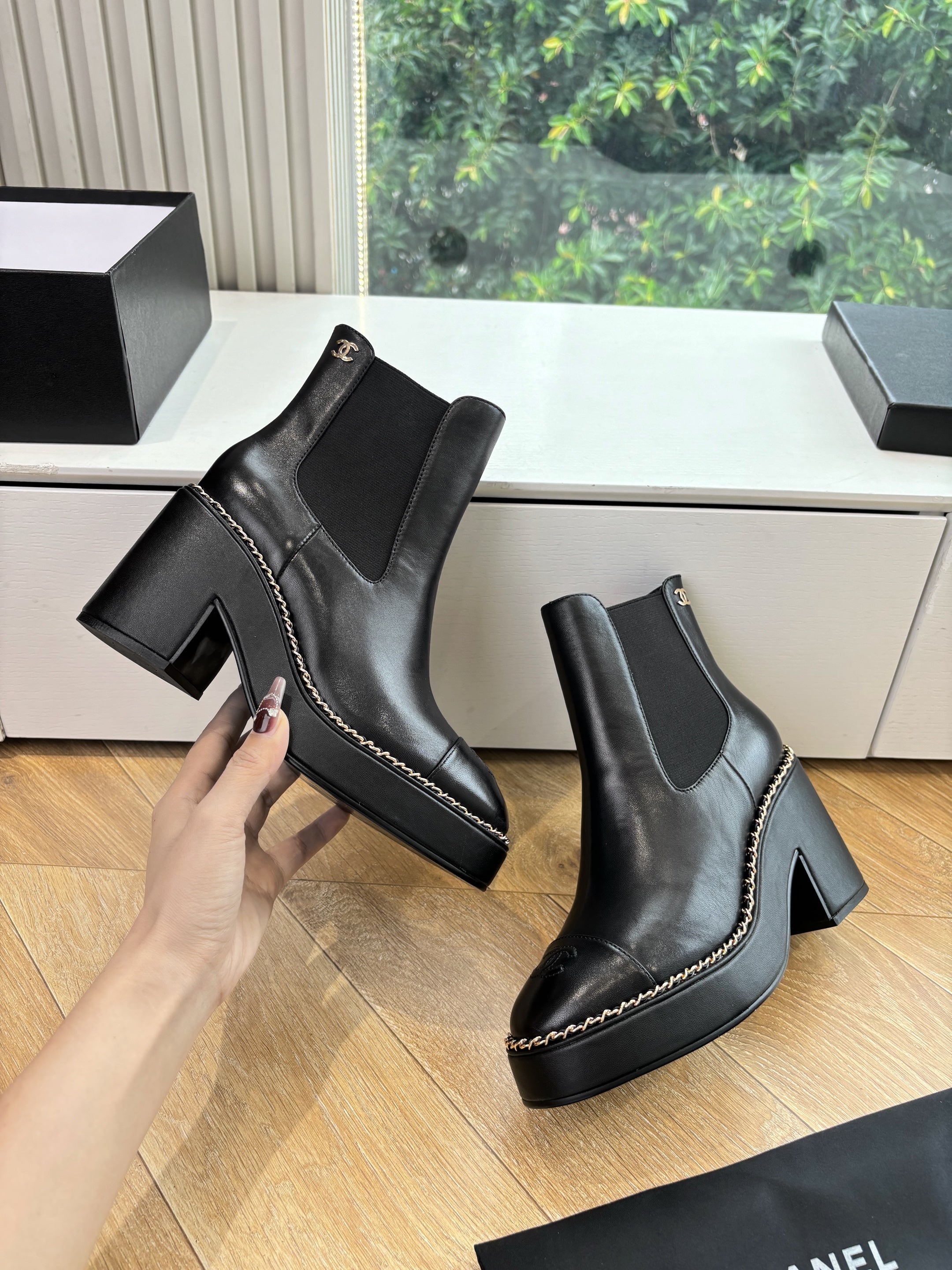 CC 25 Short Boot Black Calfskin 430304