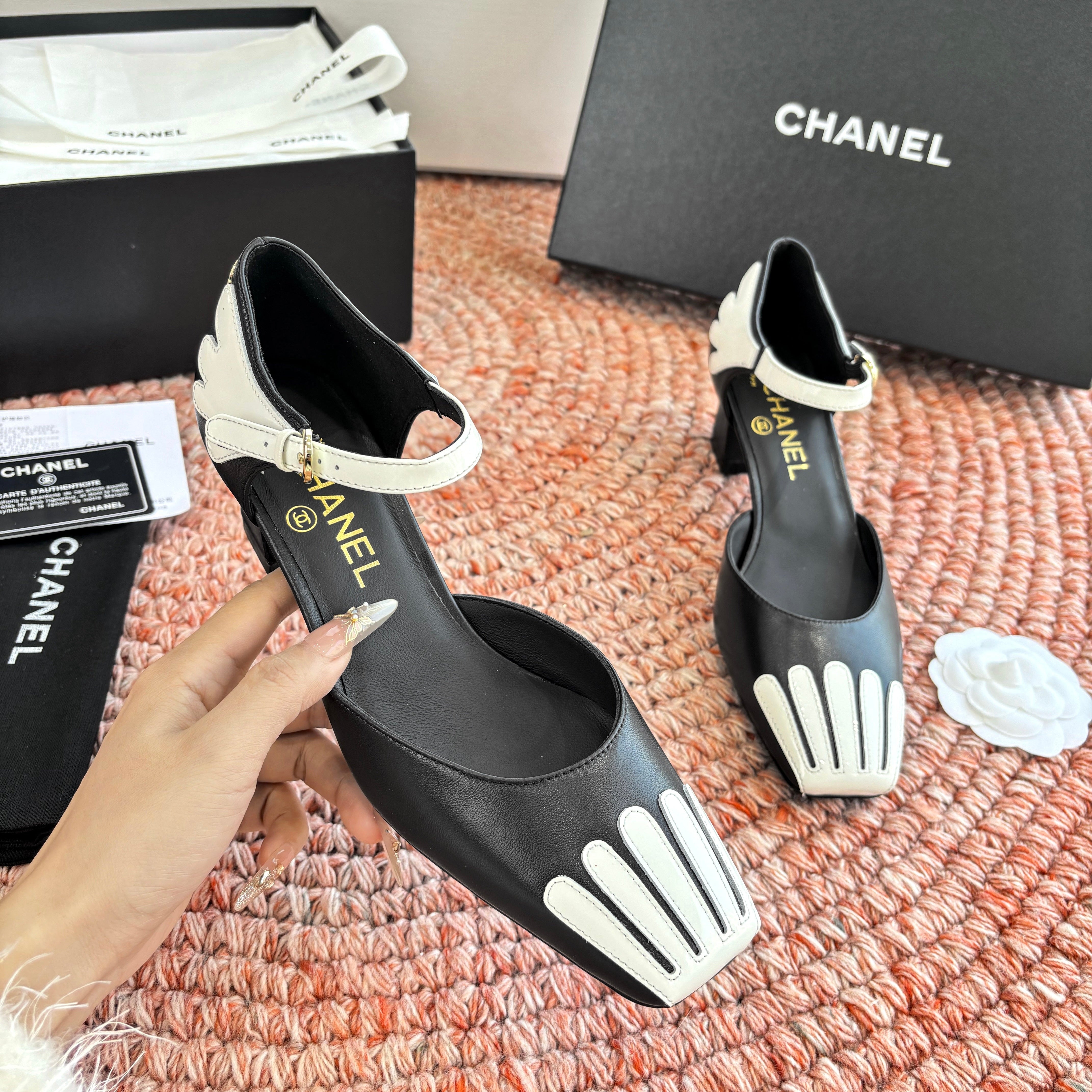 CC 26s Mary Jane Sandals Black White Sheepskin 648193