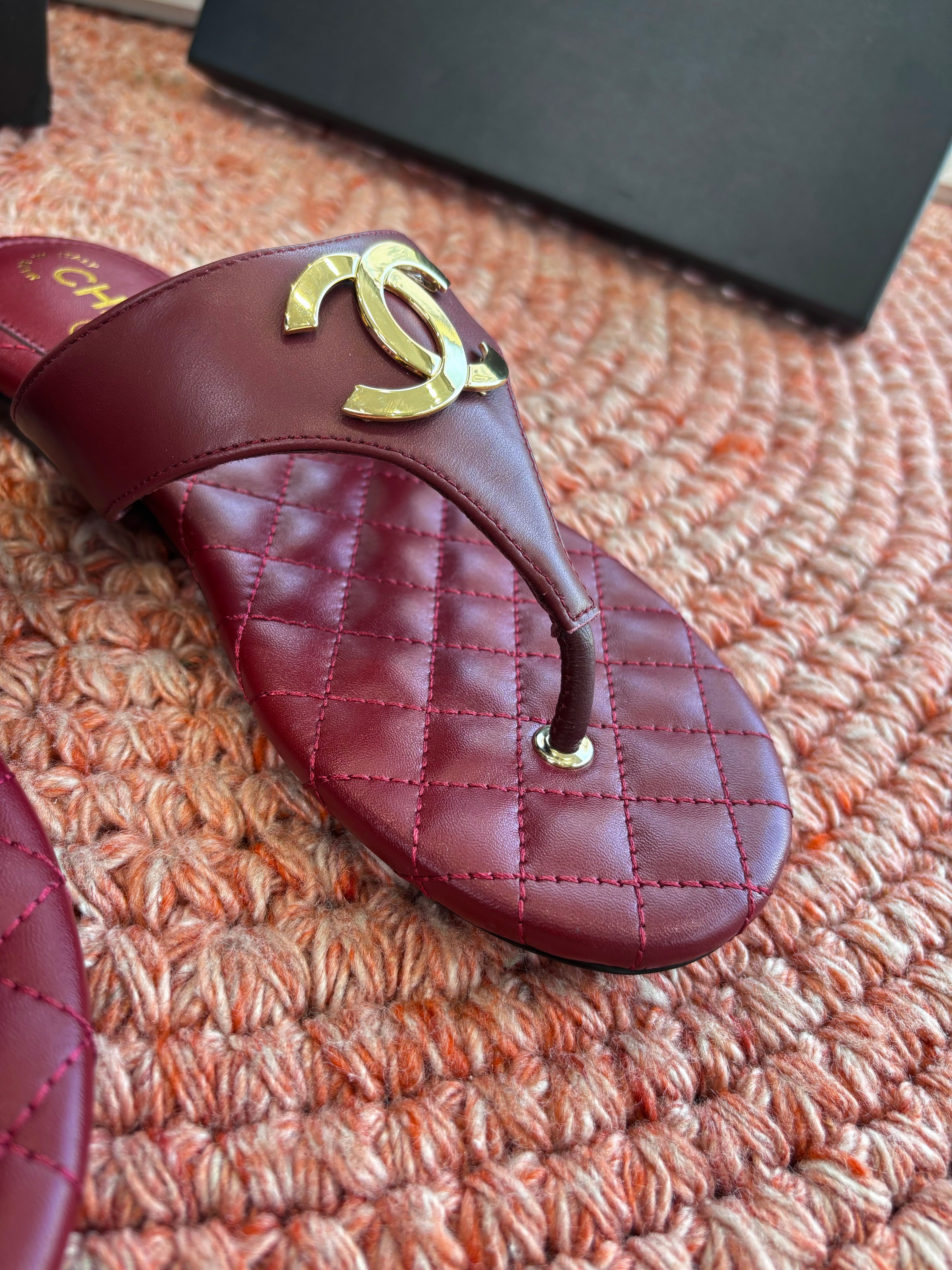 CC 26s Thong Sandals Burgundy Sheepskin 648257