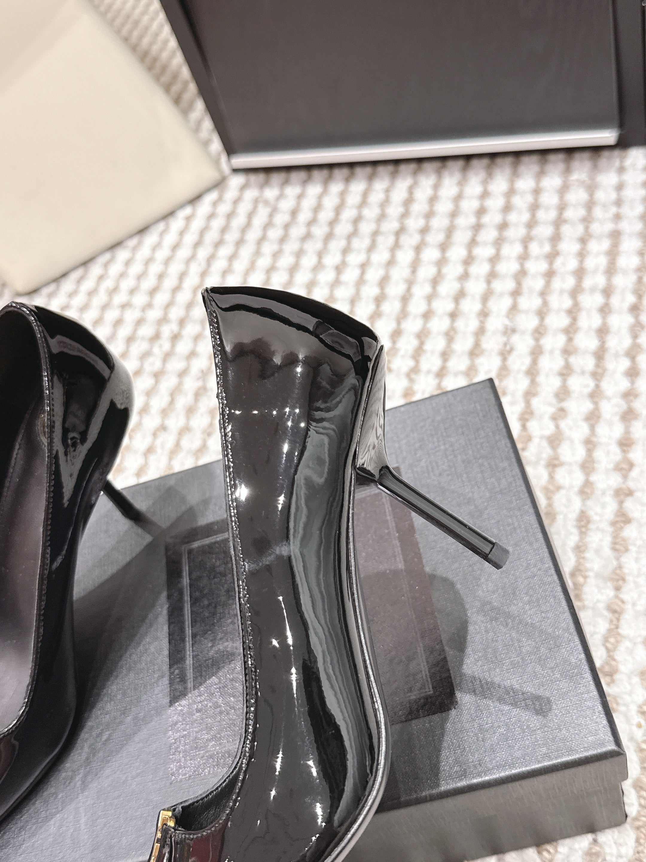YSL 26ss High Heel Pumps 75 Black Patent Leather 654702
