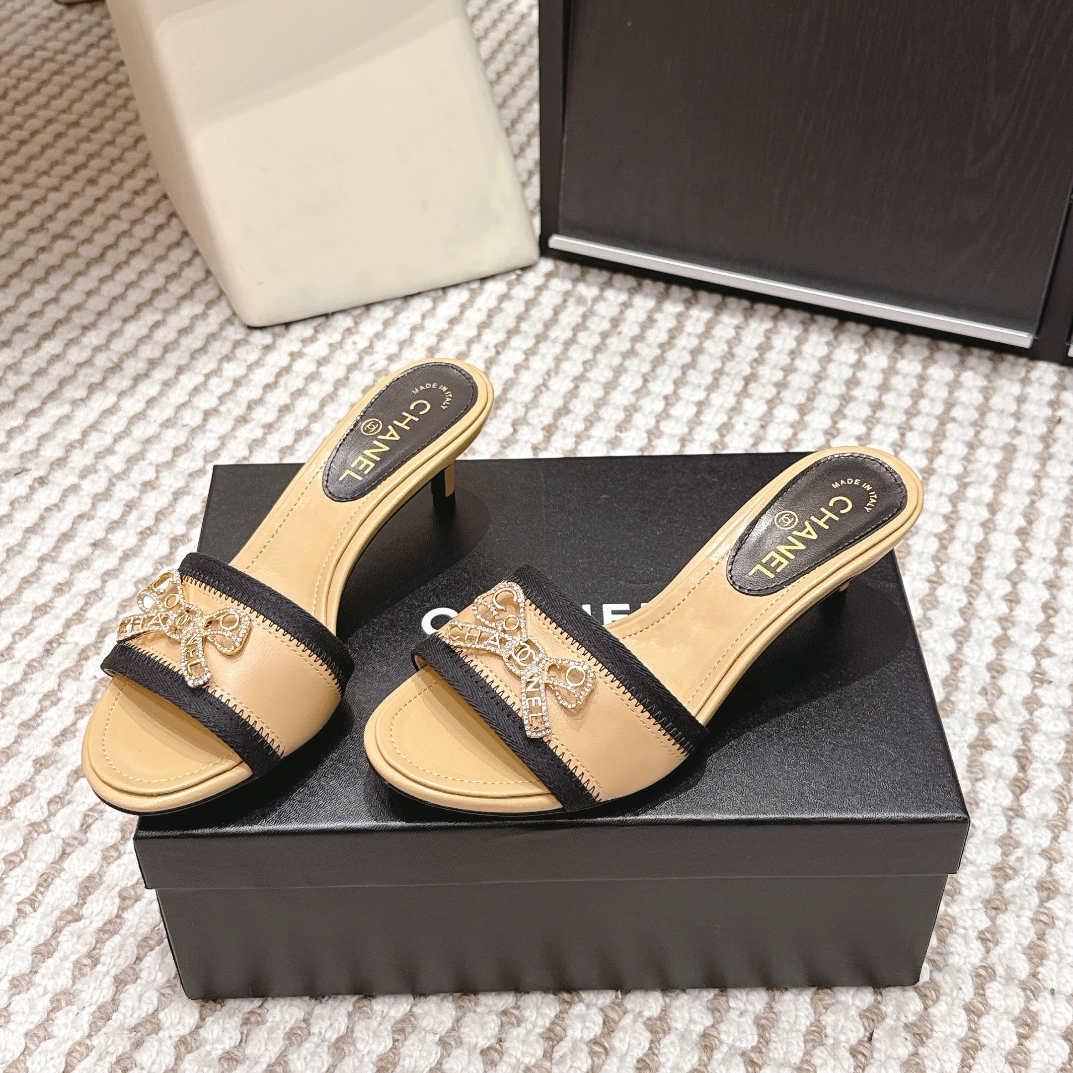 CC 26s Stiletto Sandals 55 Beige Black Leather 652574