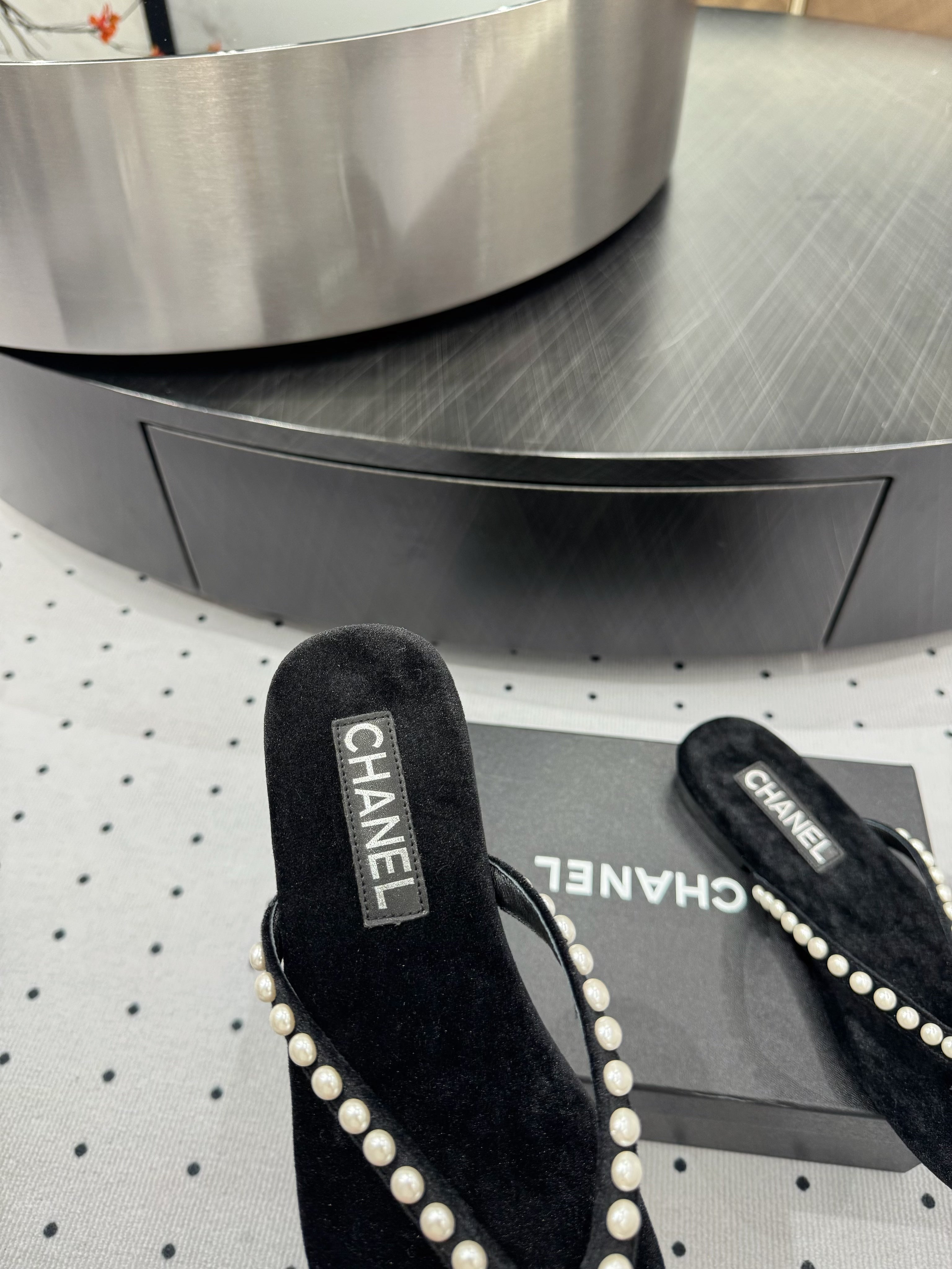 CC Thong Slippers Black Velet Pearl