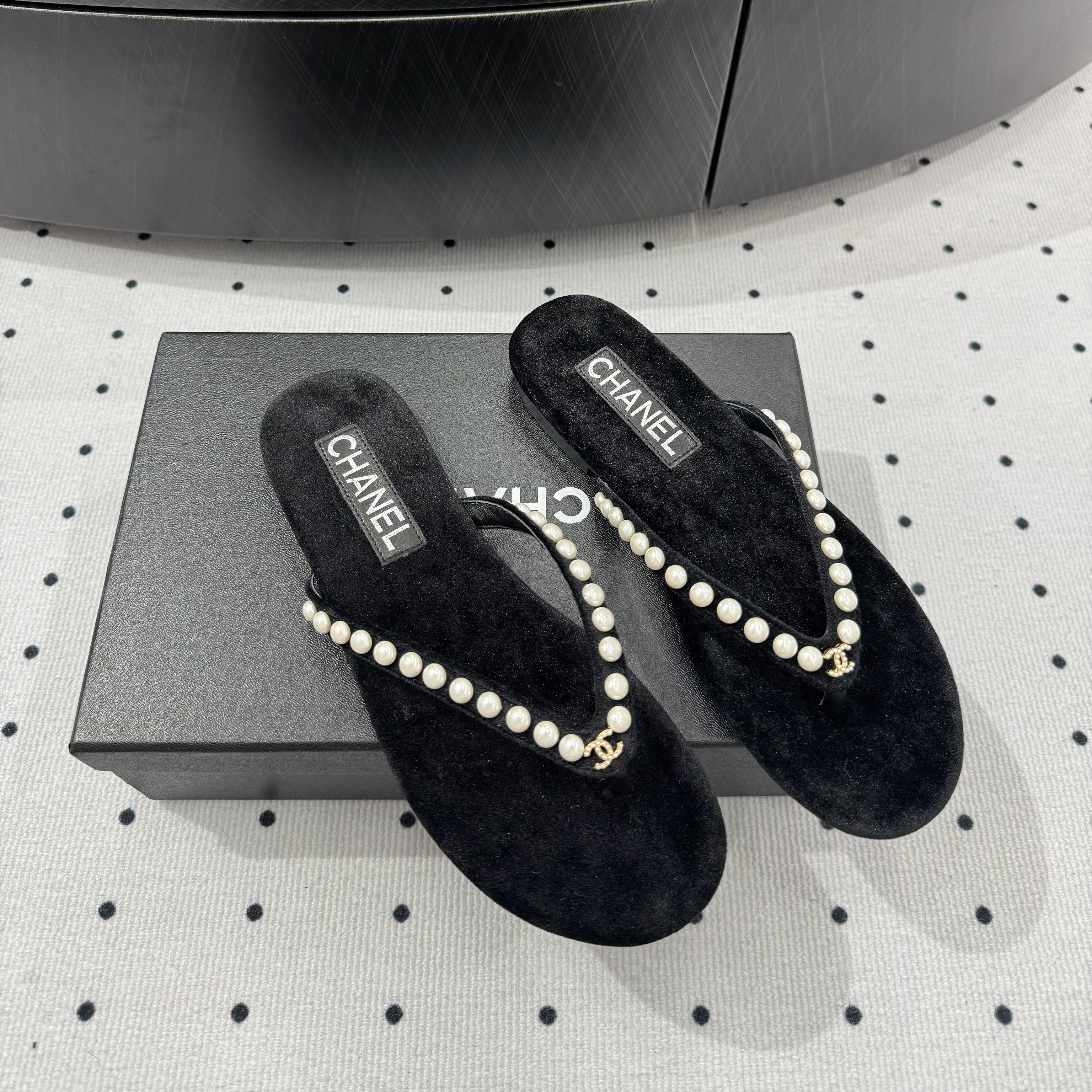 CC Thong Slippers Black Velet Pearl