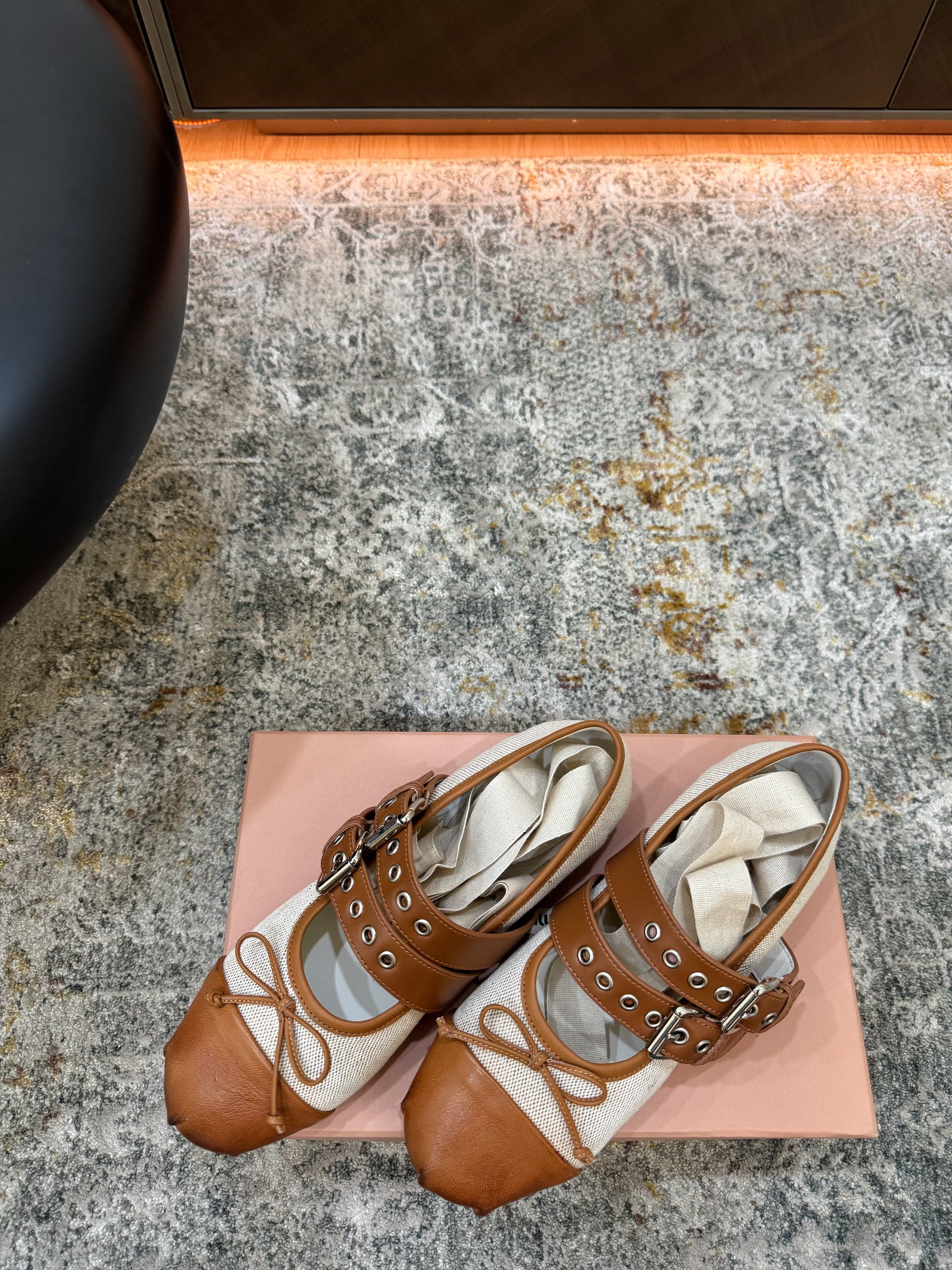 Miumiu 26ss  Ballet Flat Ivory Camel Canvas Cowhide 709811